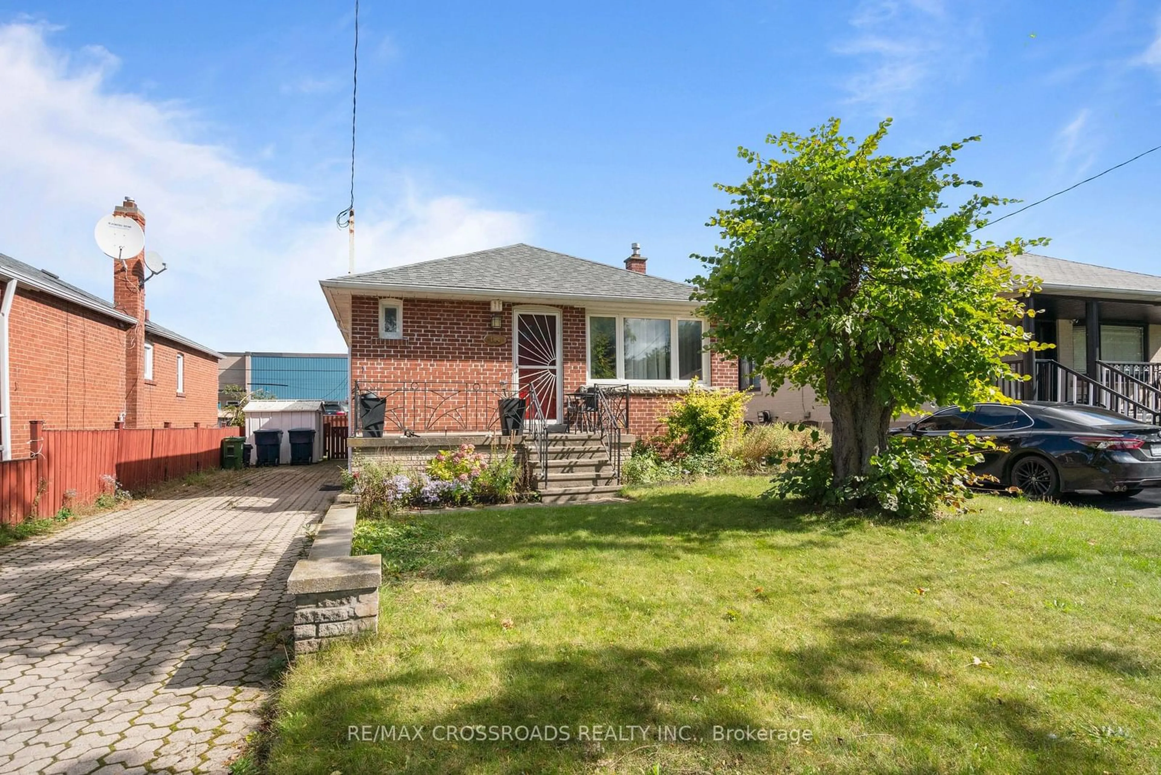 Frontside or backside of a home for 114 Glenshephard Dr, Toronto Ontario M1K 4N3