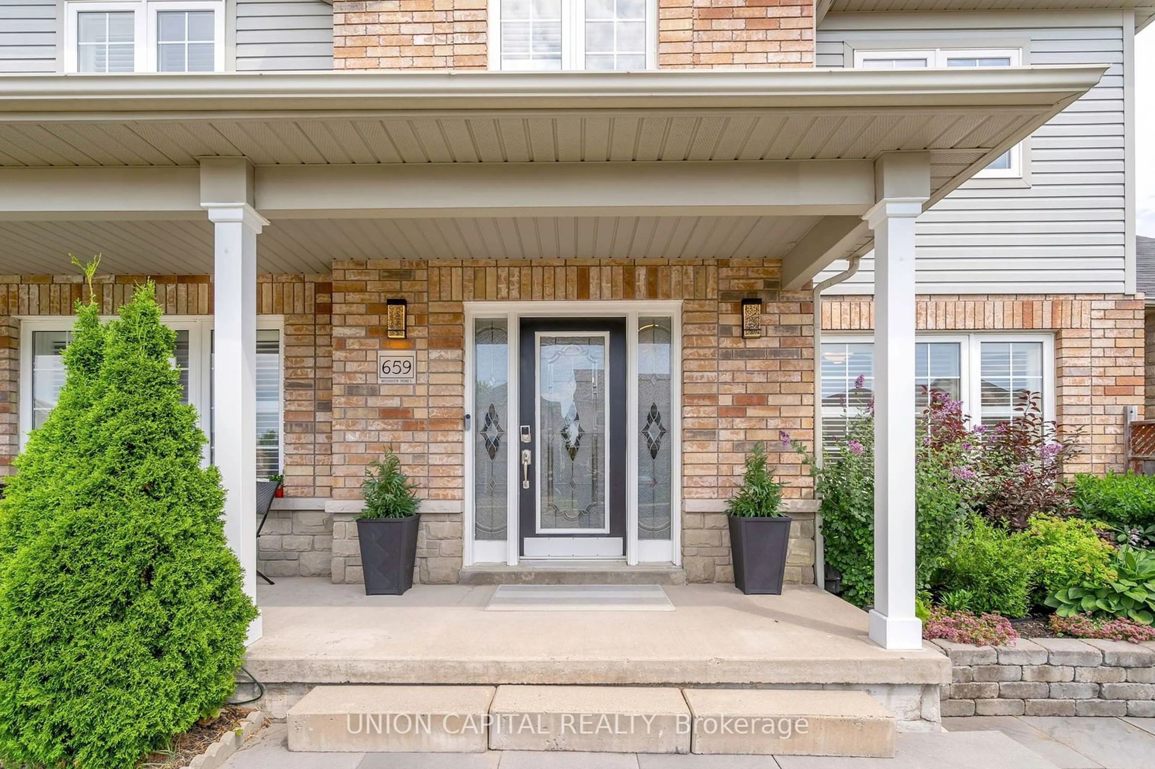 Indoor entryway for 659 Ormond Dr, Oshawa Ontario L1K 2R8