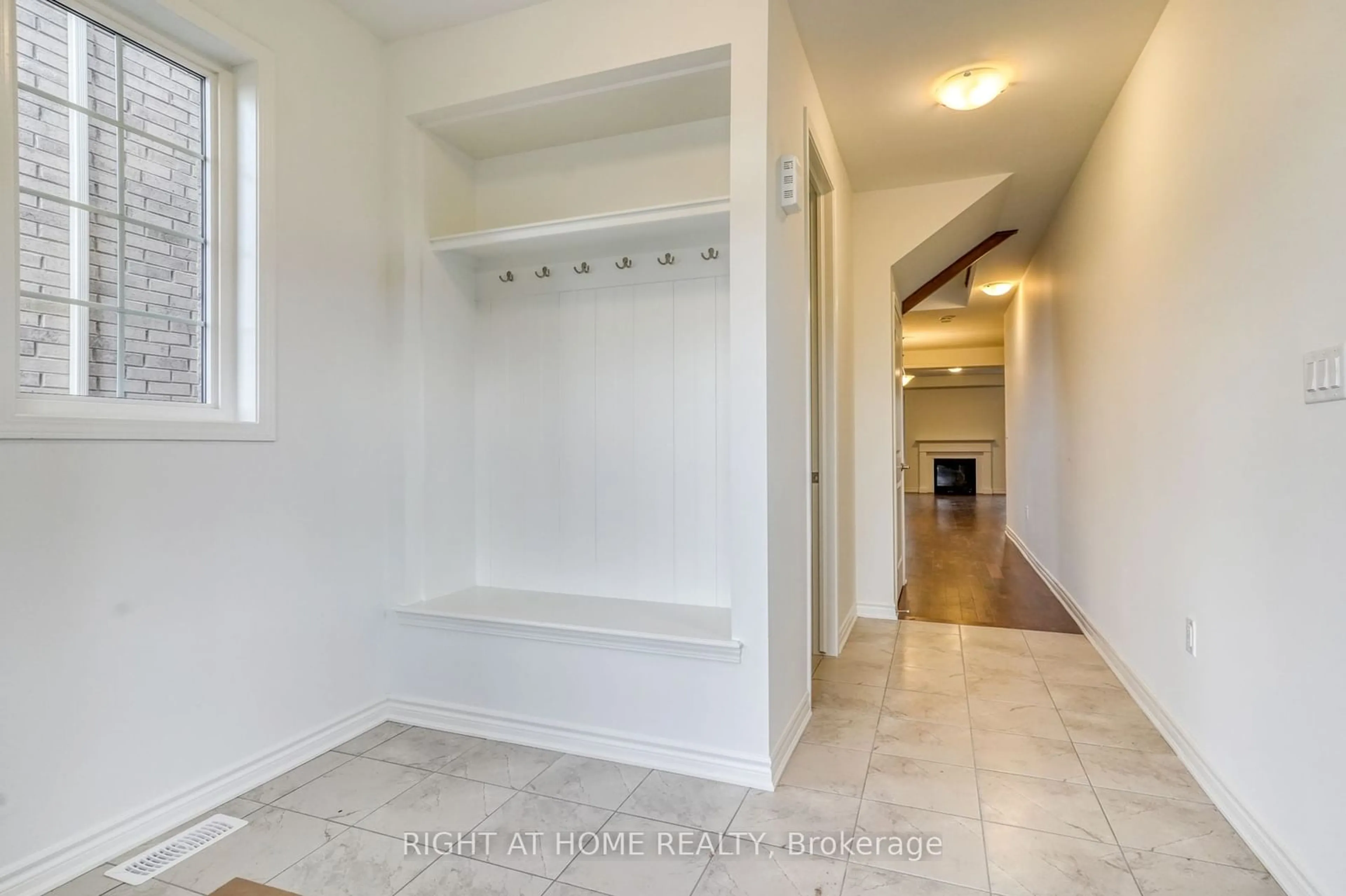 Indoor entryway for 3092 Paperbirch Tr, Pickering Ontario L1X 0N9