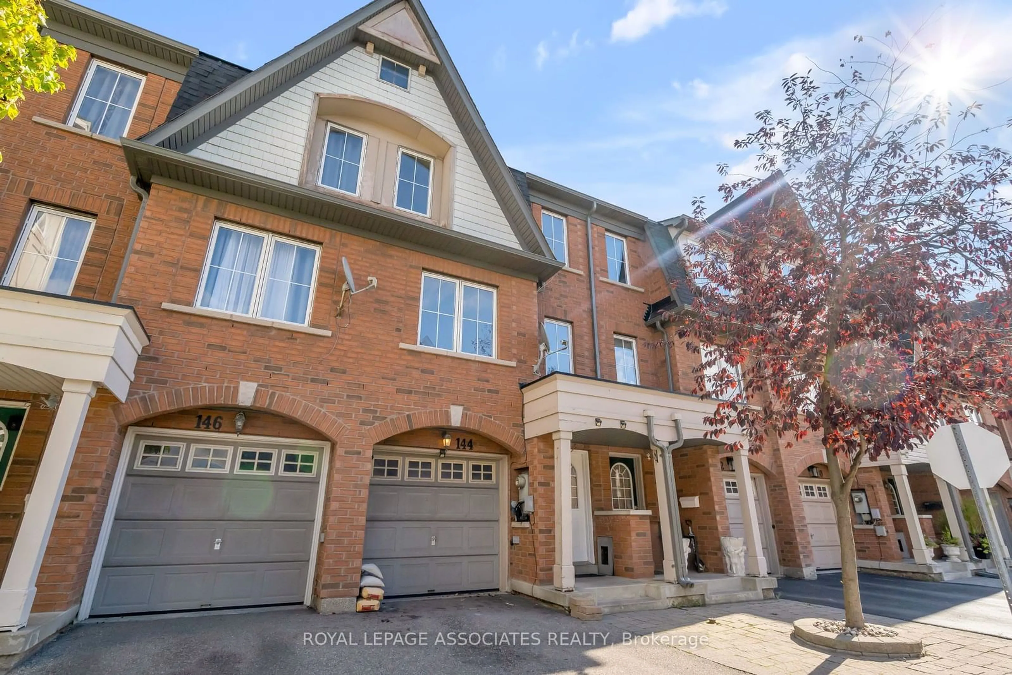 A pic from exterior of the house or condo for 144 Jenkinson Way, Toronto Ontario M1P 5H4