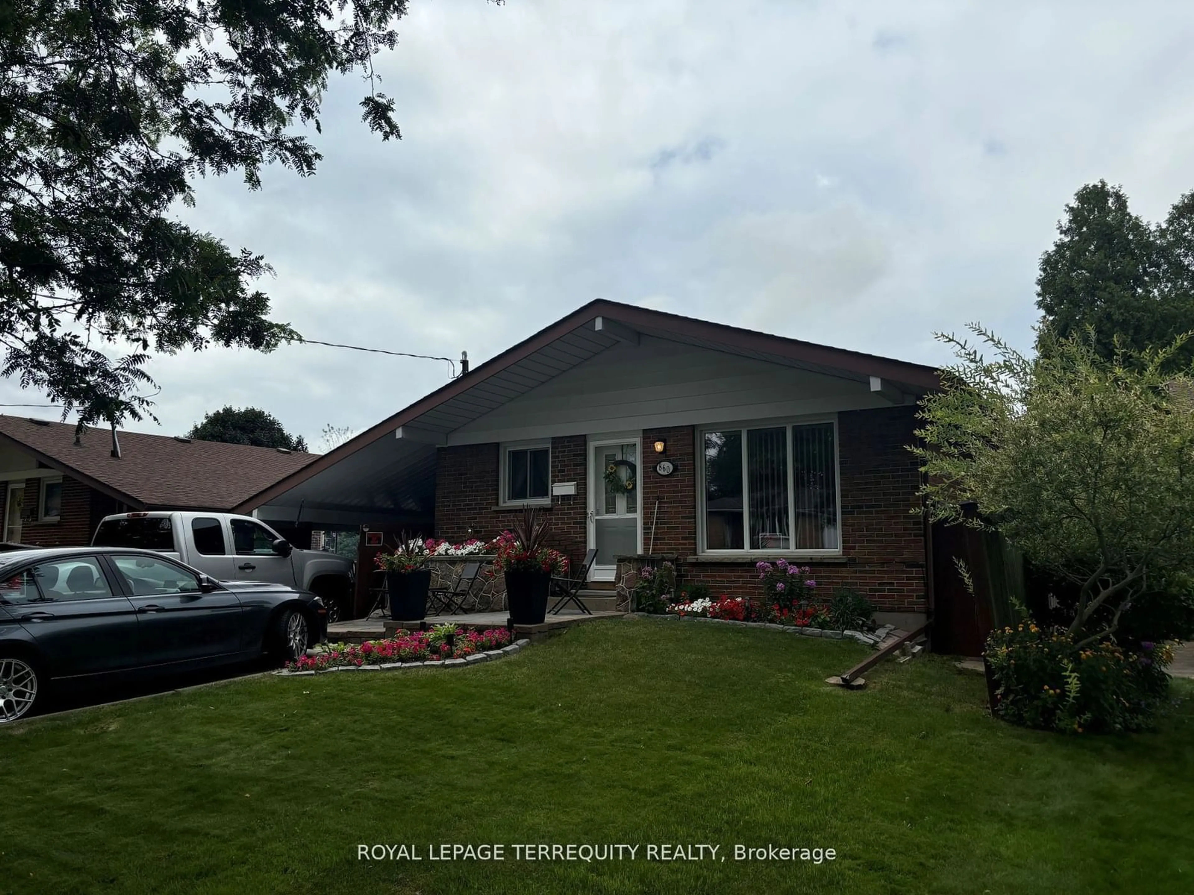 Frontside or backside of a home, the street view for 860 Olive Ave, Oshawa Ontario L1H 2S5