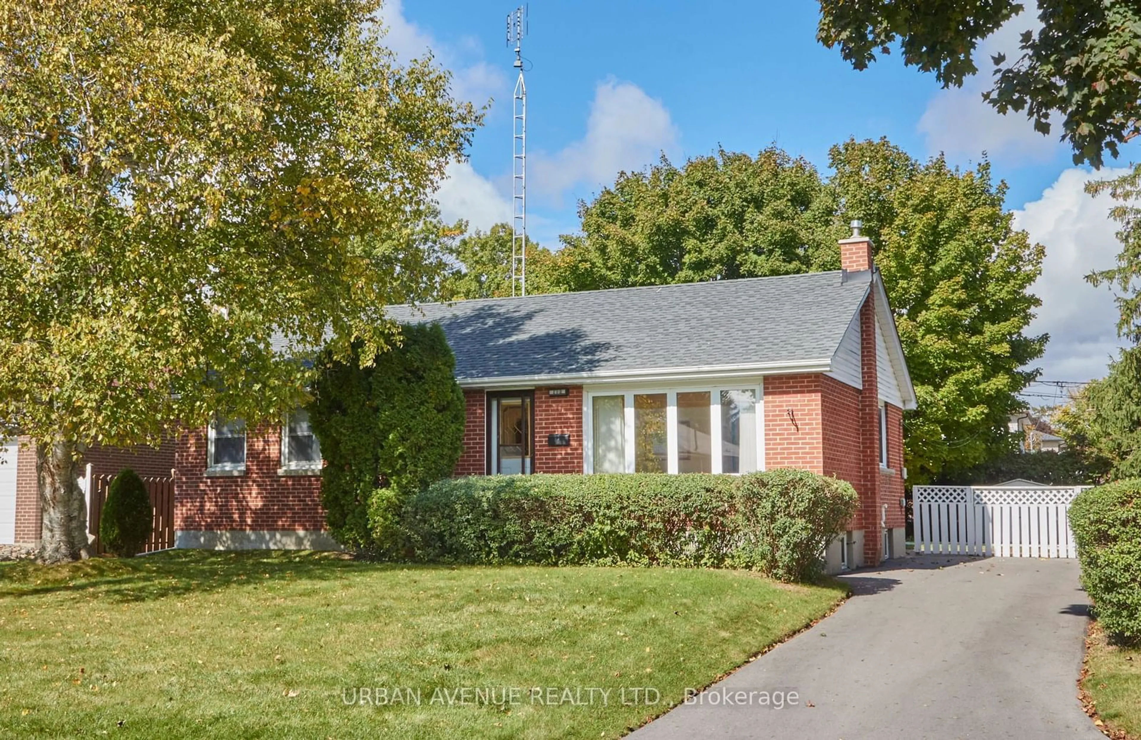 Home with brick exterior material for 112 Byng Ave, Oshawa Ontario L1G 3N3