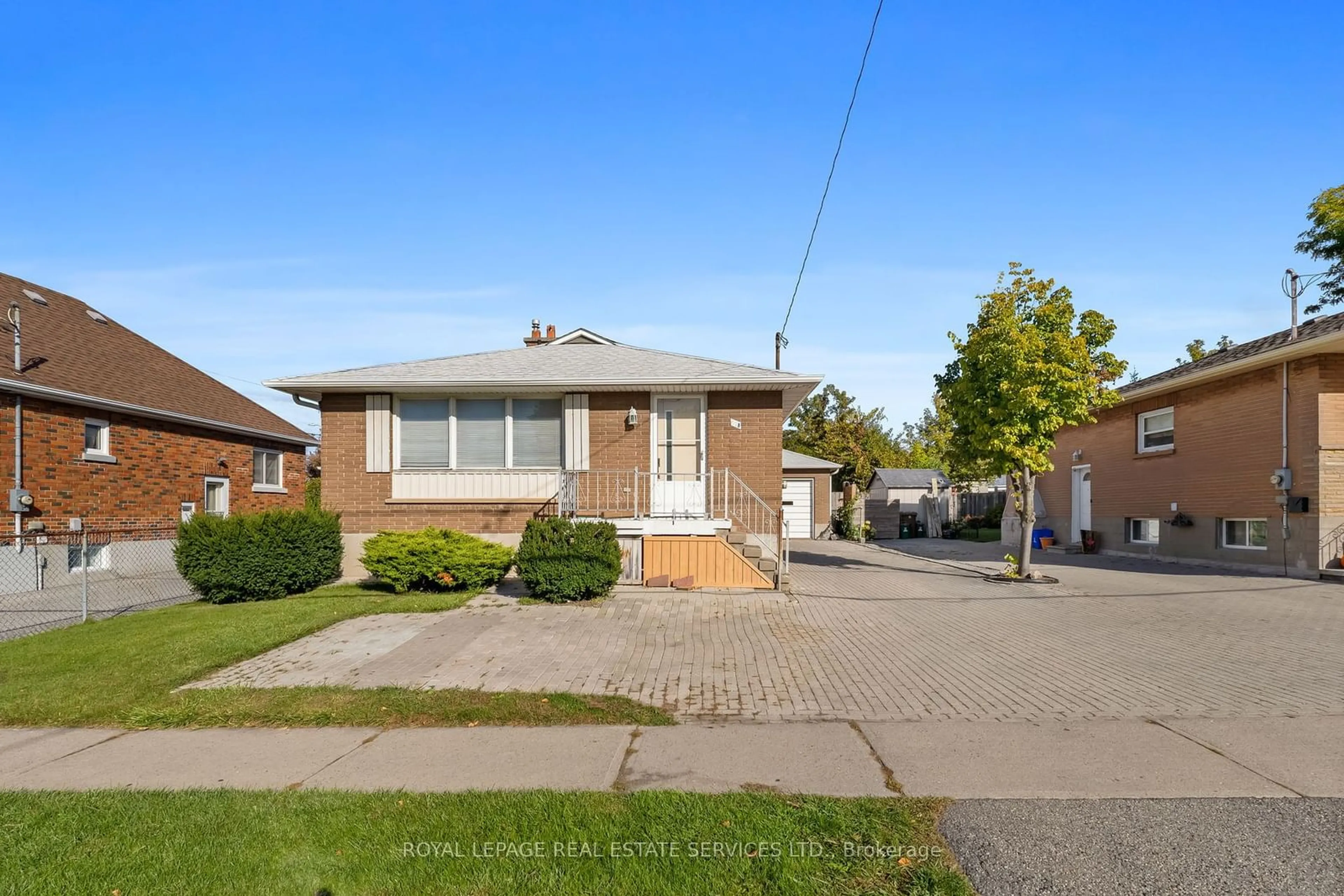 Frontside or backside of a home, the street view for 378 Elmgrove Ave, Oshawa Ontario L1J 2C5