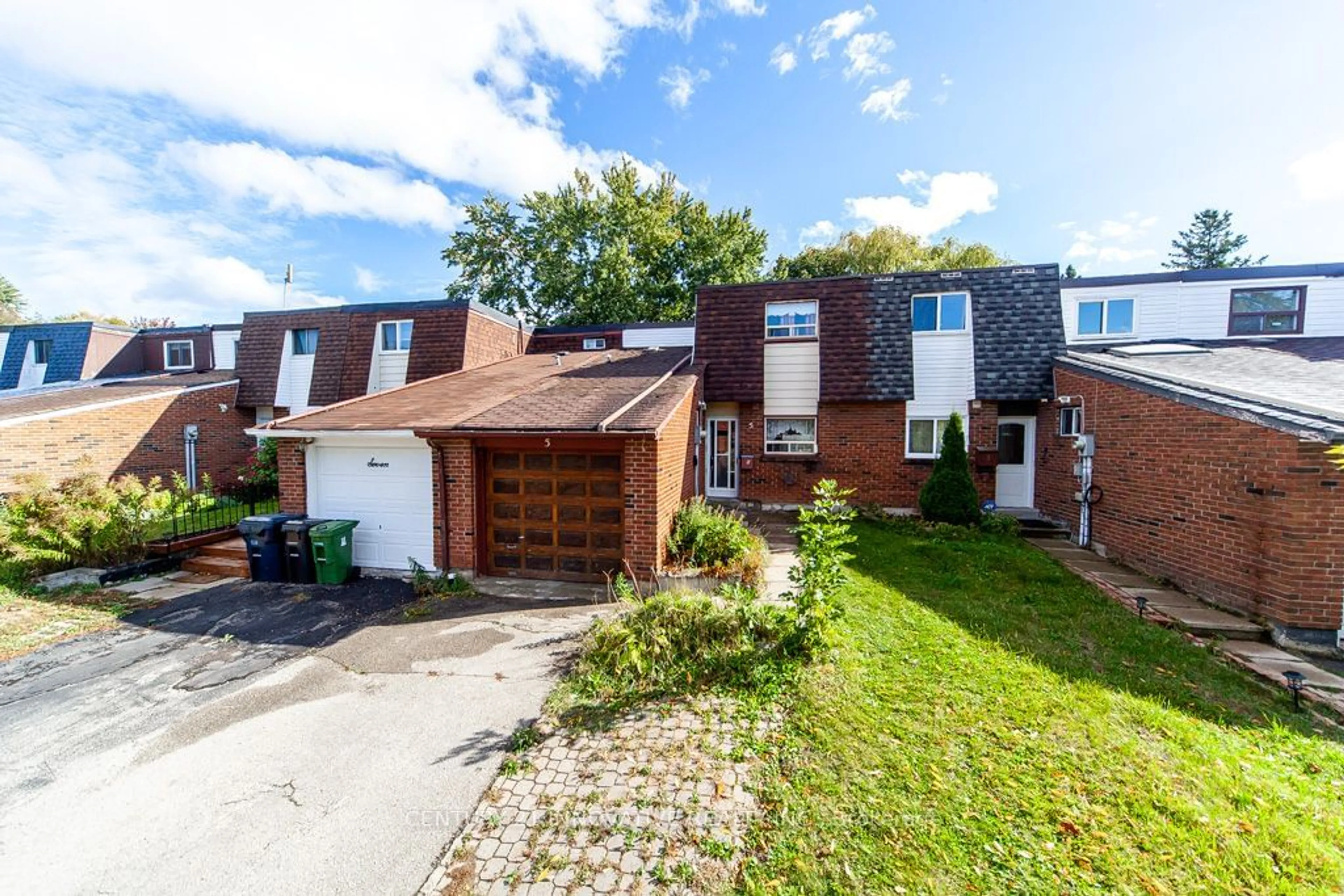 A pic from exterior of the house or condo, the street view for 5 Wiggens Crt, Toronto Ontario M1B 1K3