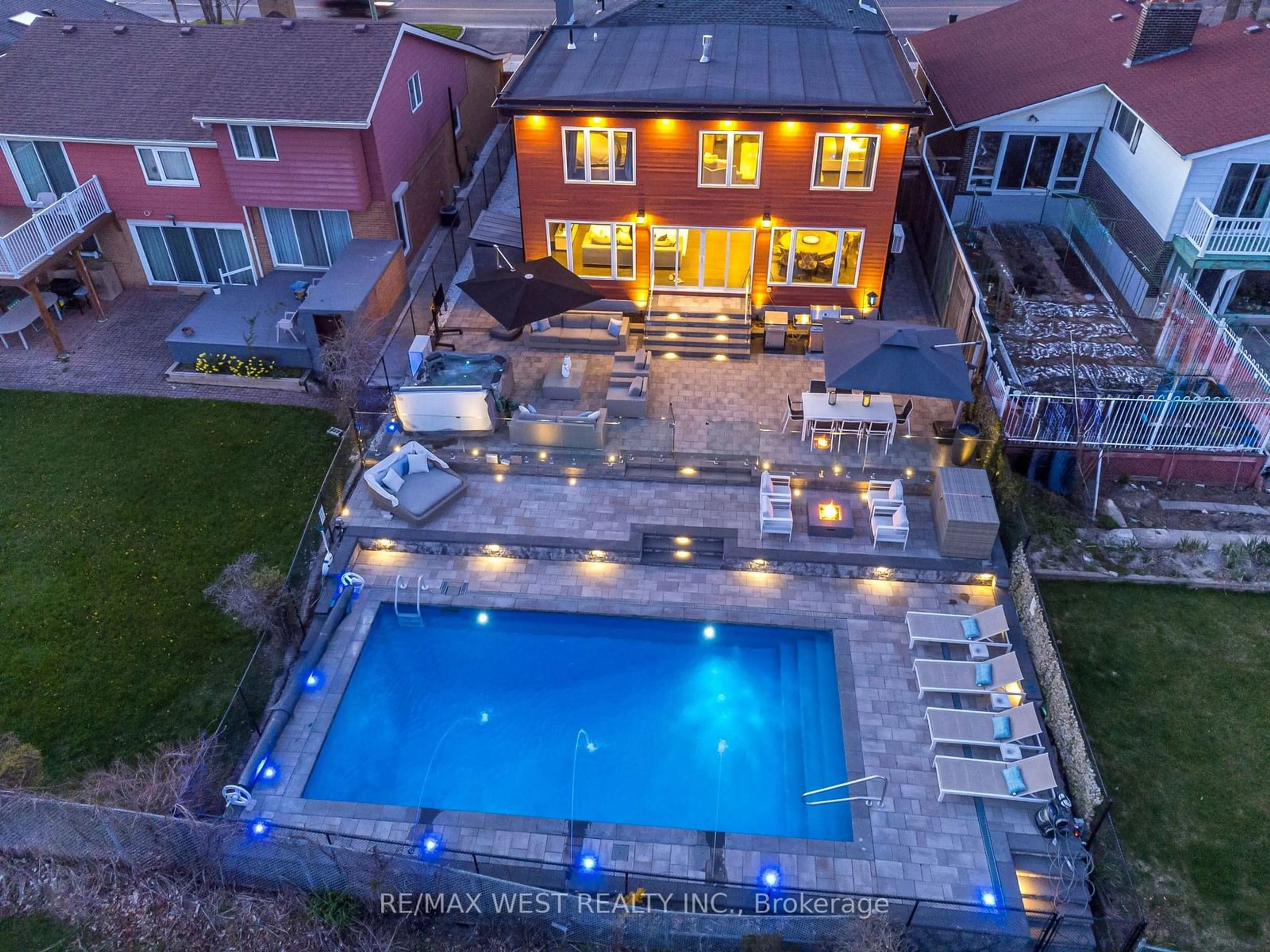 Indoor or outdoor pool for 423 Guildwood Pkwy, Toronto Ontario M1E 1R3