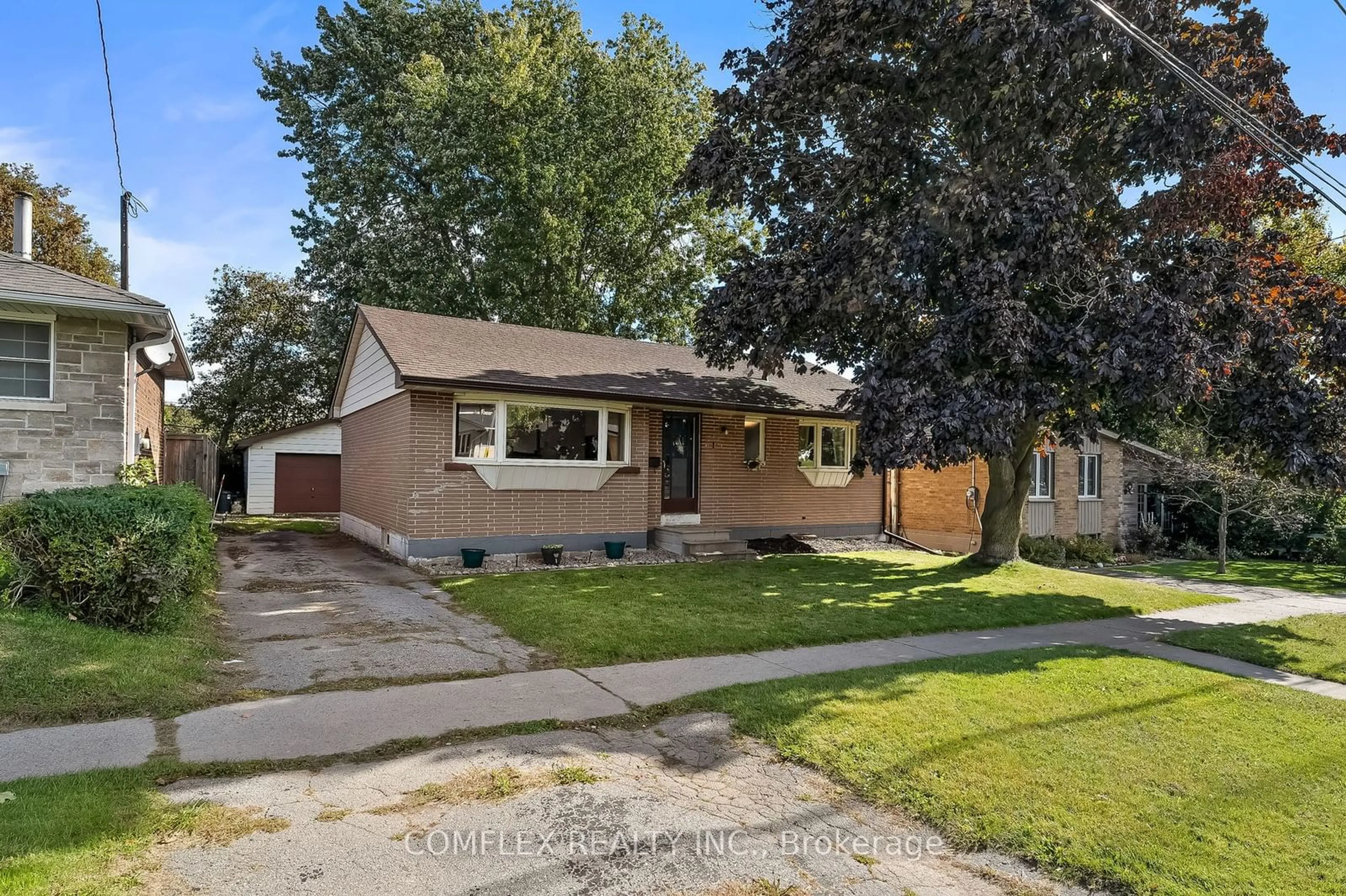 Frontside or backside of a home, cottage for 1361 Cedar St, Oshawa Ontario L1J 3S4