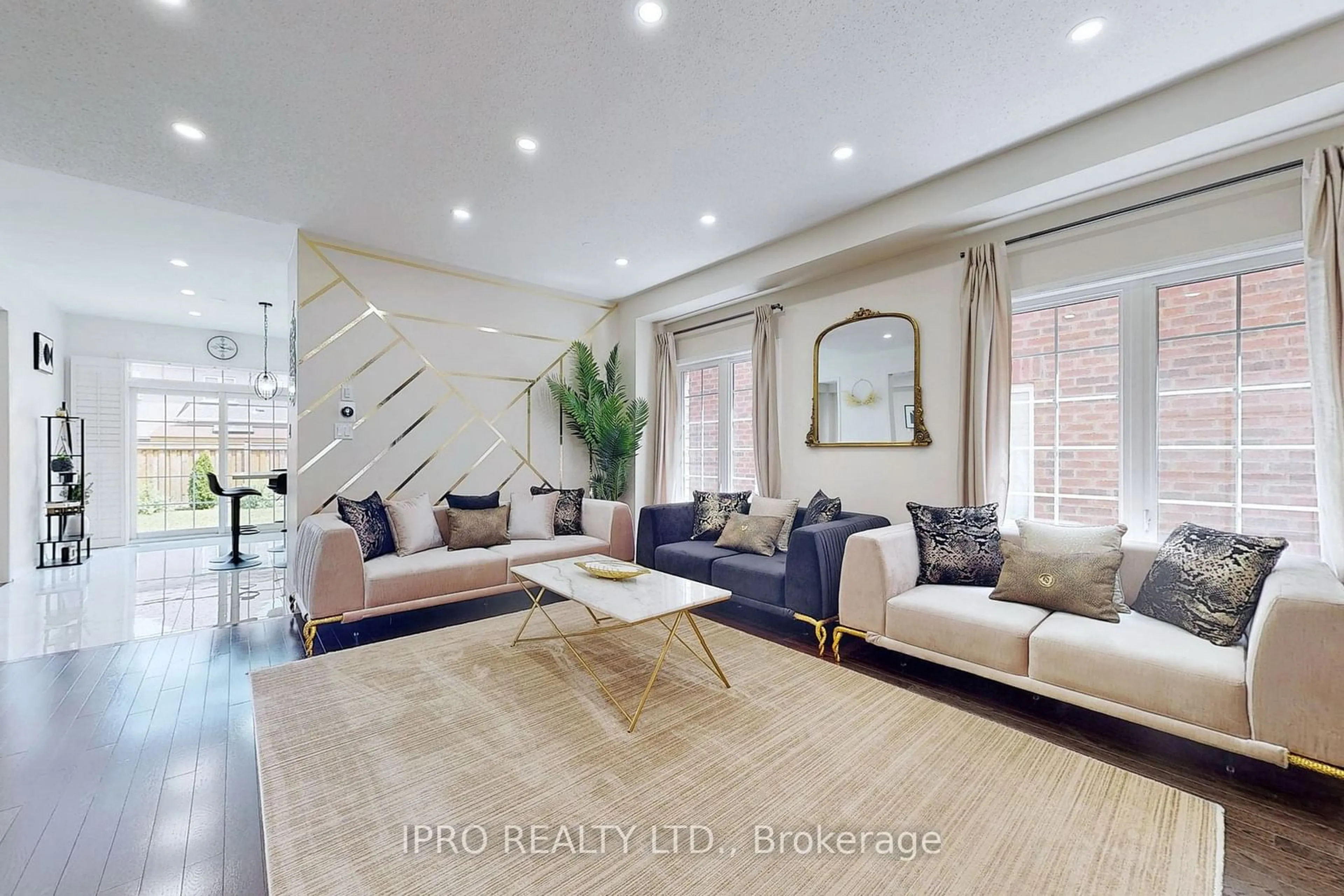 Living room for 1733 FREDRICK MAISON Dr, Oshawa Ontario L1H 8L7