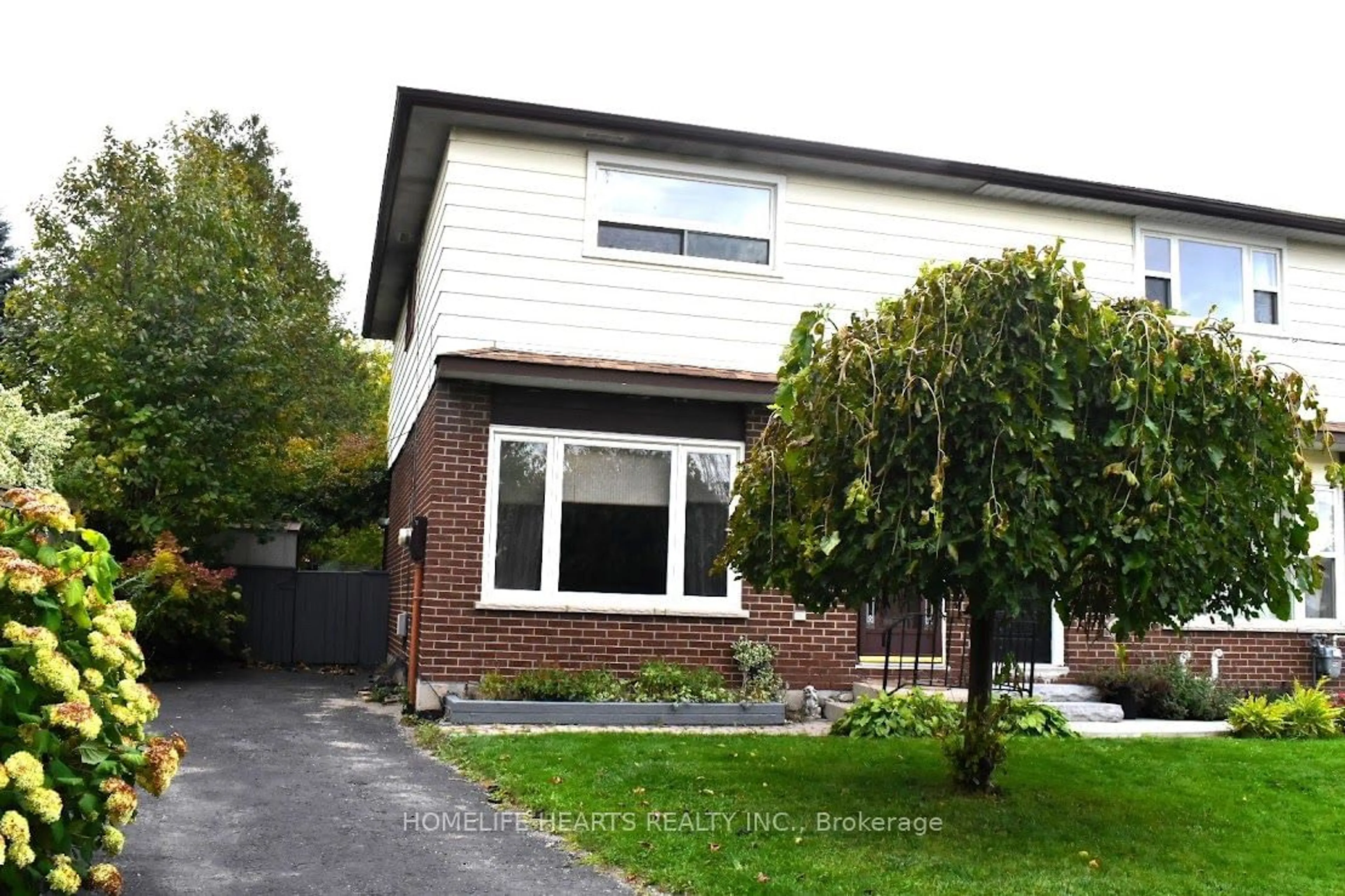 A pic from exterior of the house or condo, cottage for 910 Sylvia St, Oshawa Ontario L1H 5M8