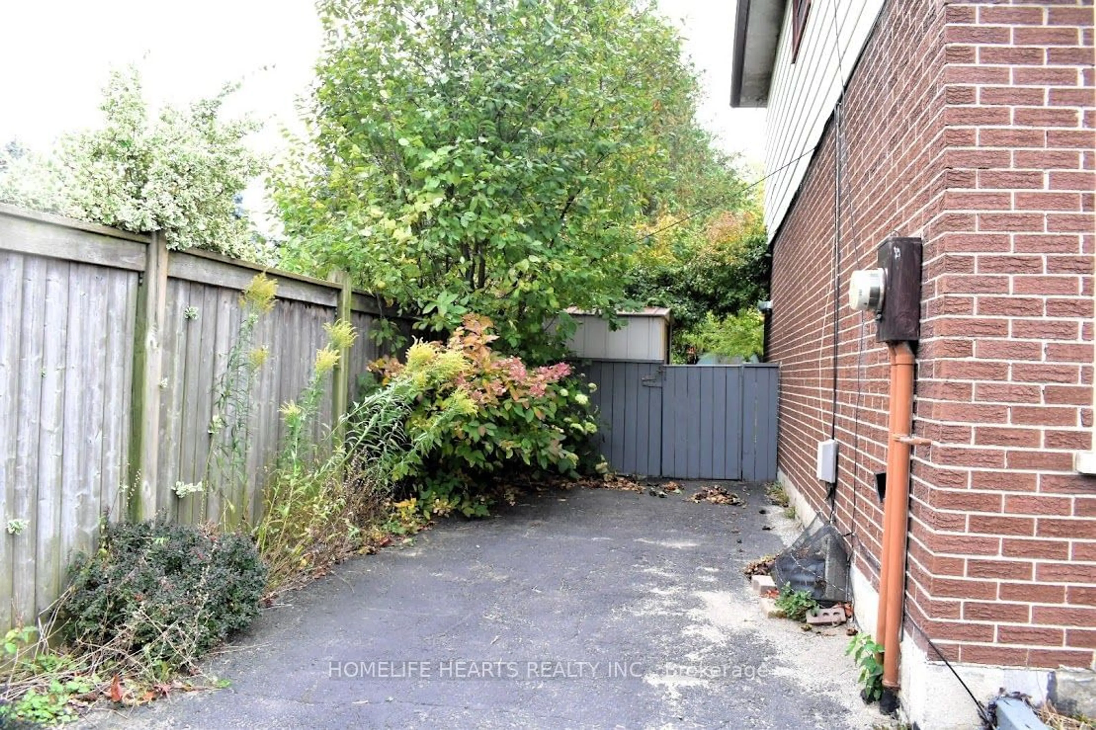 Patio, the fenced backyard for 910 Sylvia St, Oshawa Ontario L1H 5M8