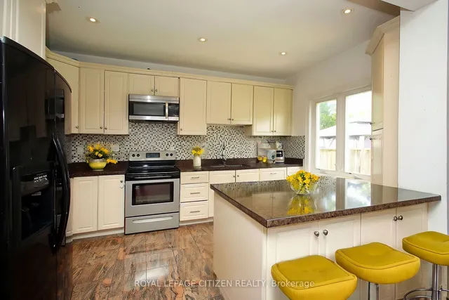 Additional property image - 6 Medonte Ave
