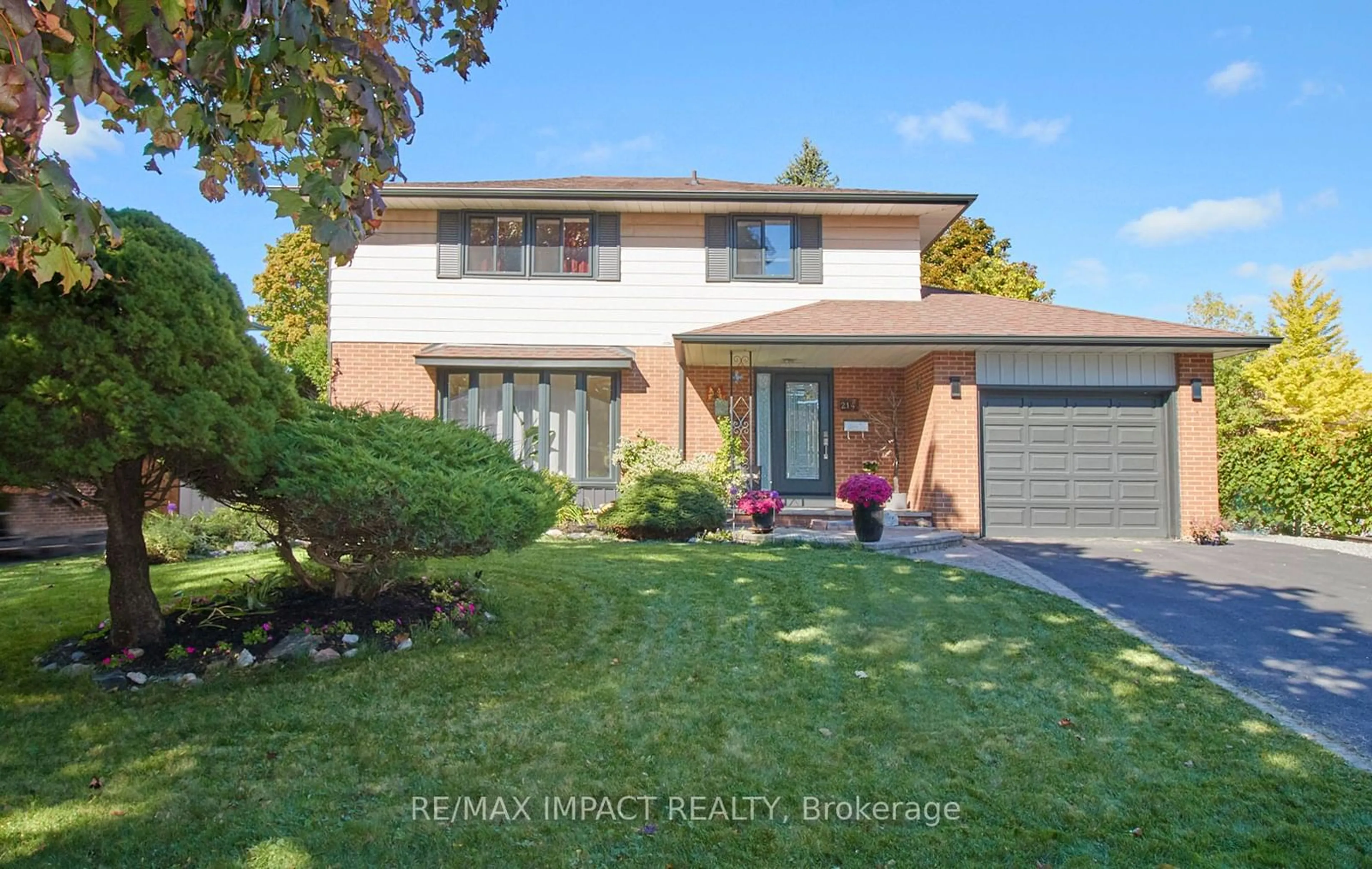 Frontside or backside of a home, the street view for 214 Marigold Ave, Oshawa Ontario L1G 3G3