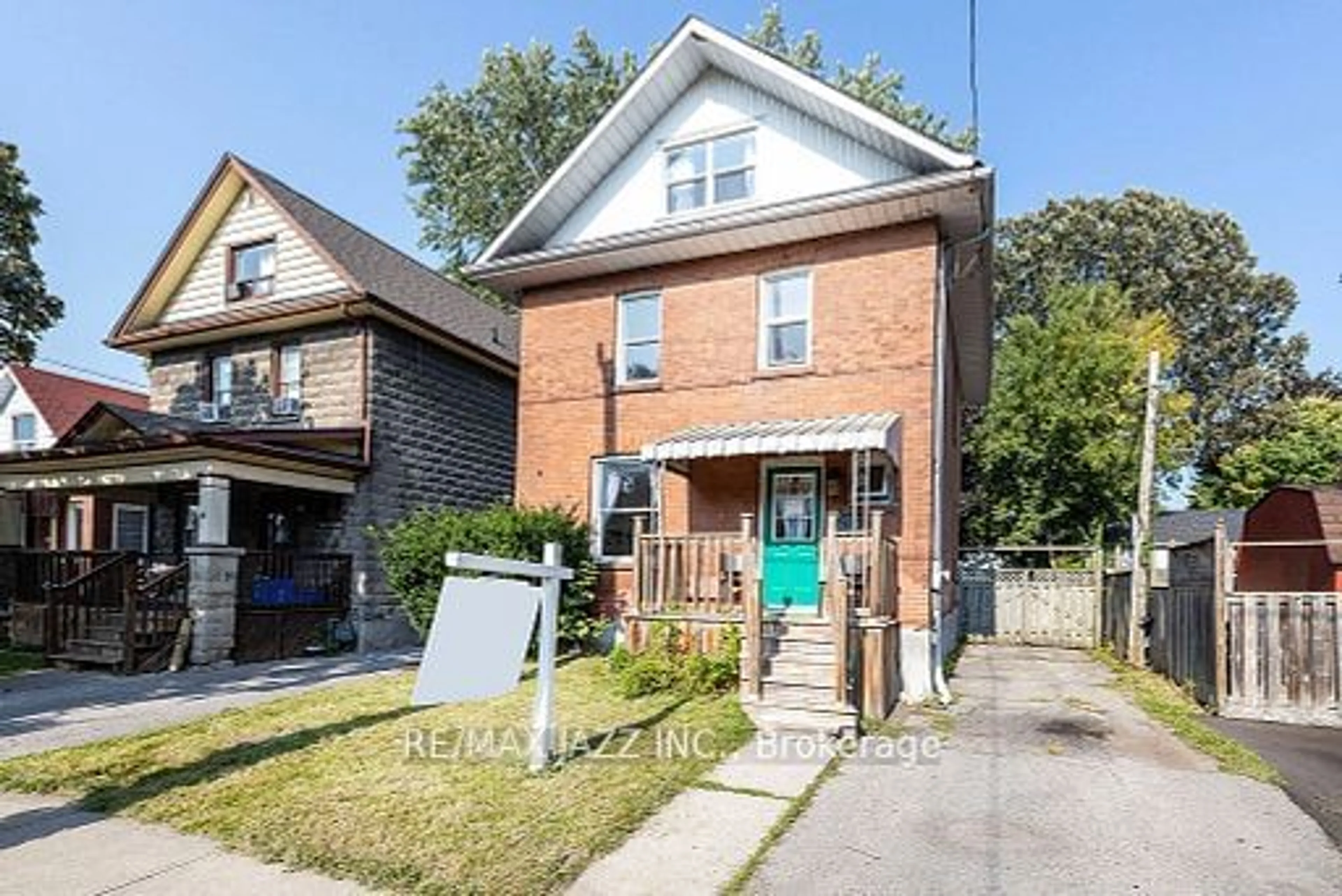 Frontside or backside of a home, the street view for 263 Haig St, Oshawa Ontario L1G 5N9