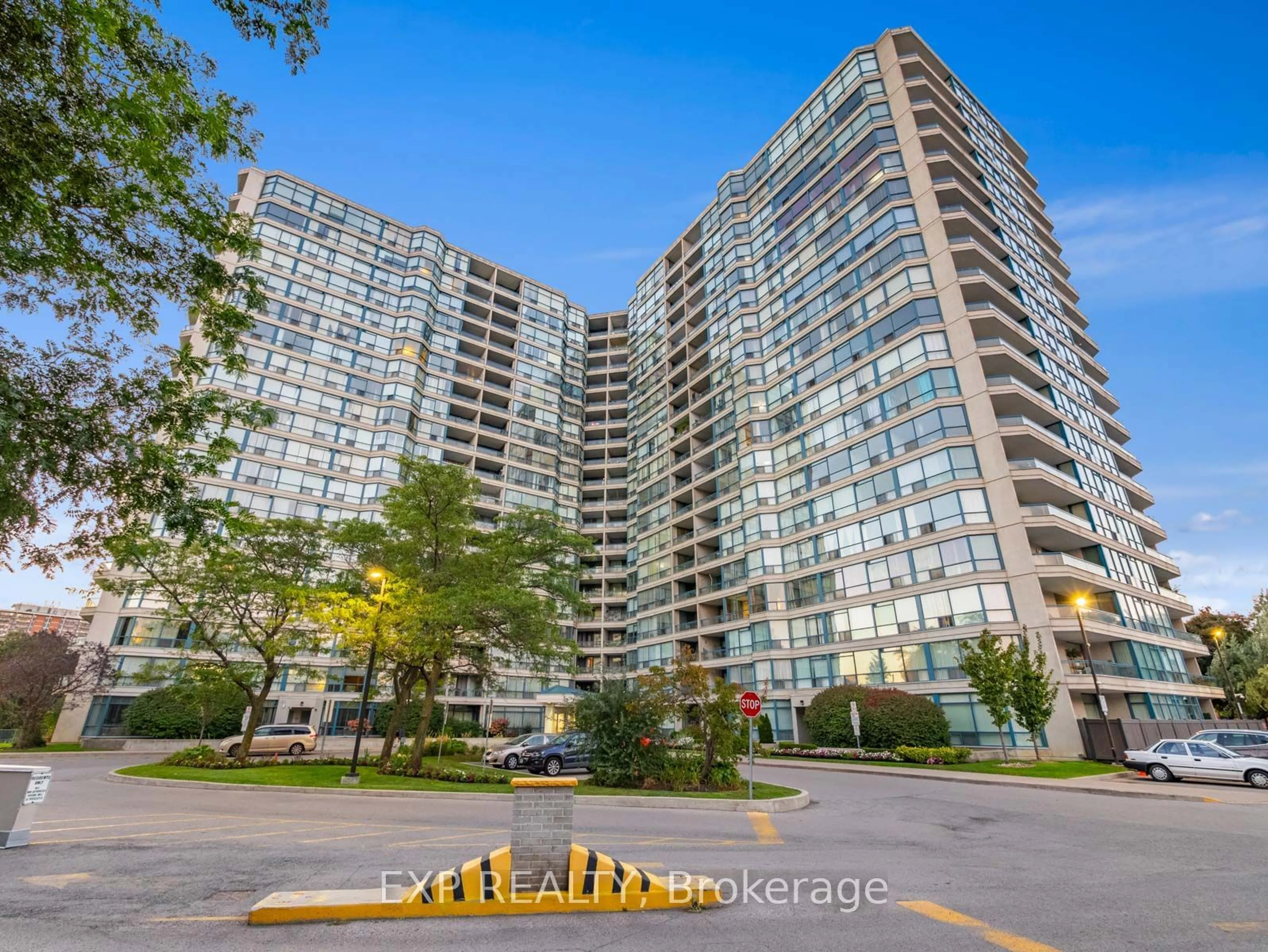 A pic from exterior of the house or condo for 4725 Sheppard Ave #712, Toronto Ontario M1S 5B2