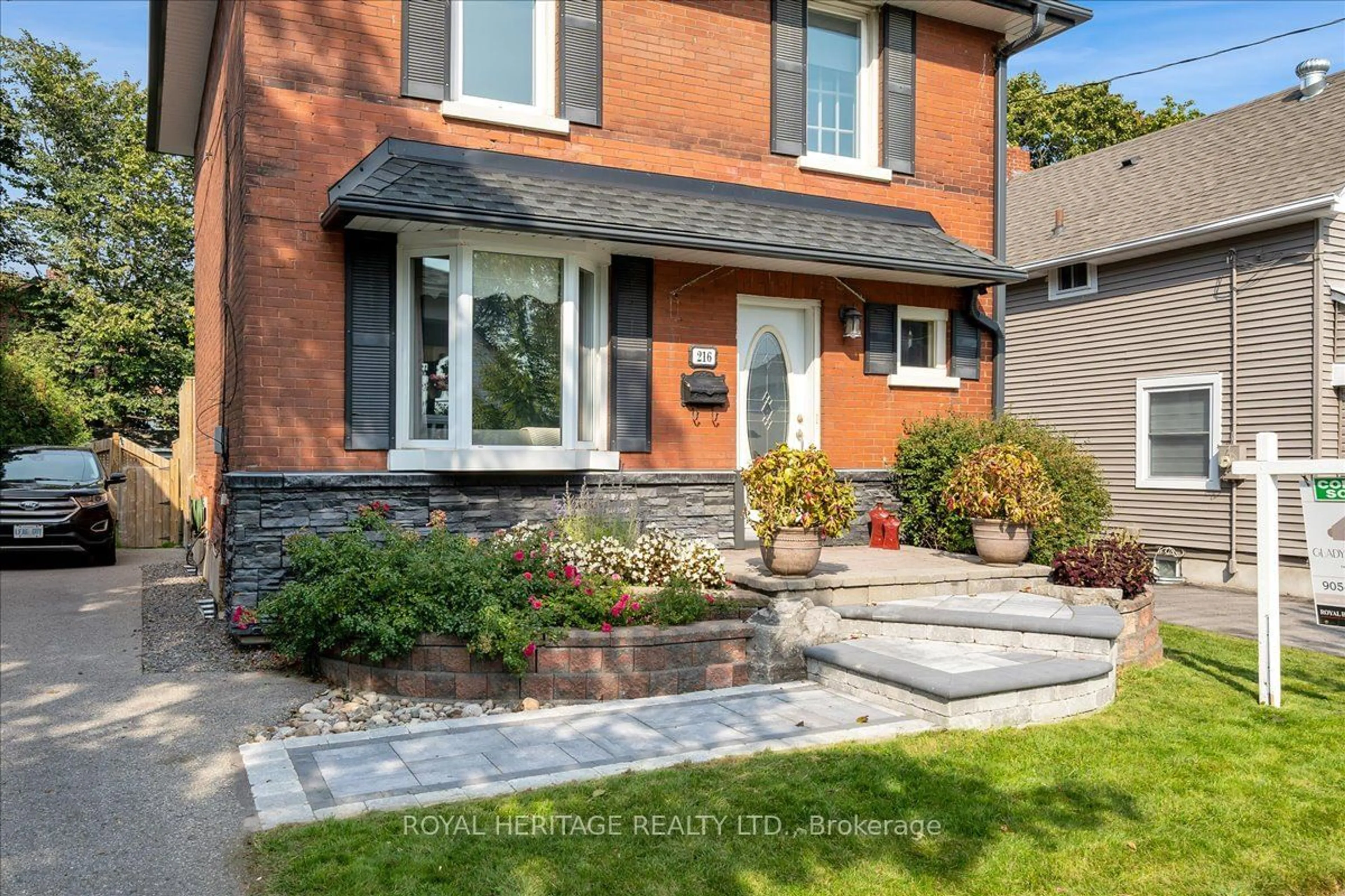 Home with brick exterior material for 216 Gliddon Ave, Oshawa Ontario L1H 1Y8