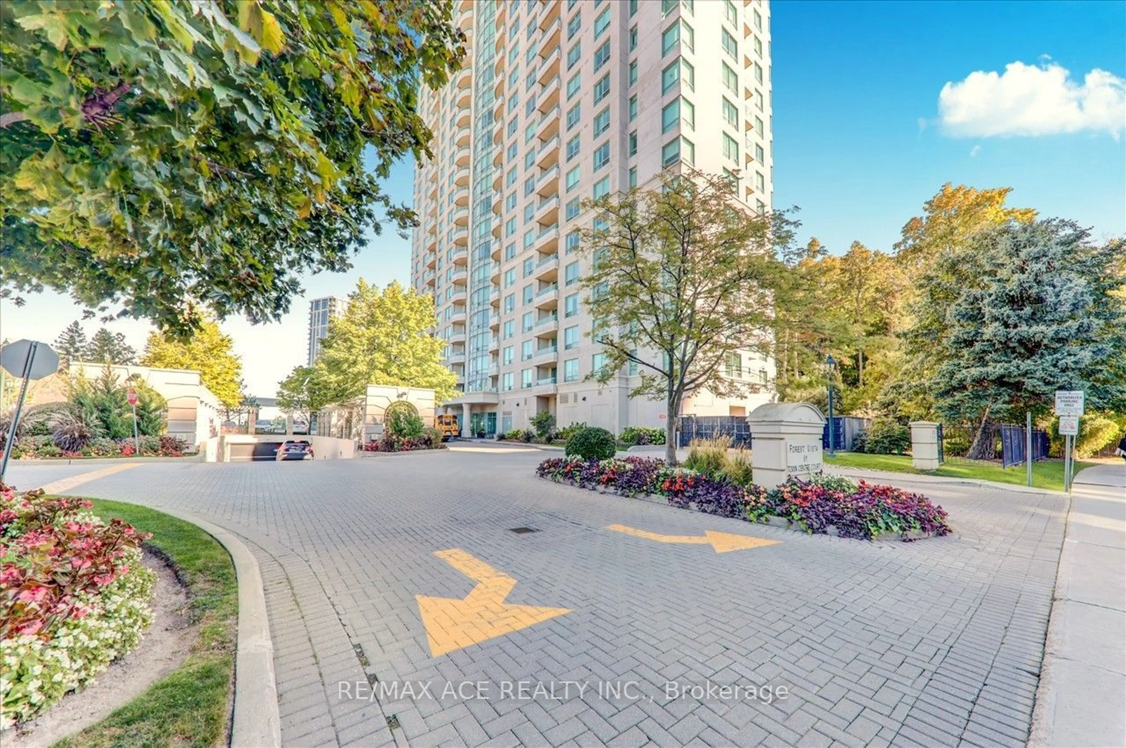 A pic from exterior of the house or condo, the street view for 61 Town Centre Crt #2009, Toronto Ontario M1P 5C5