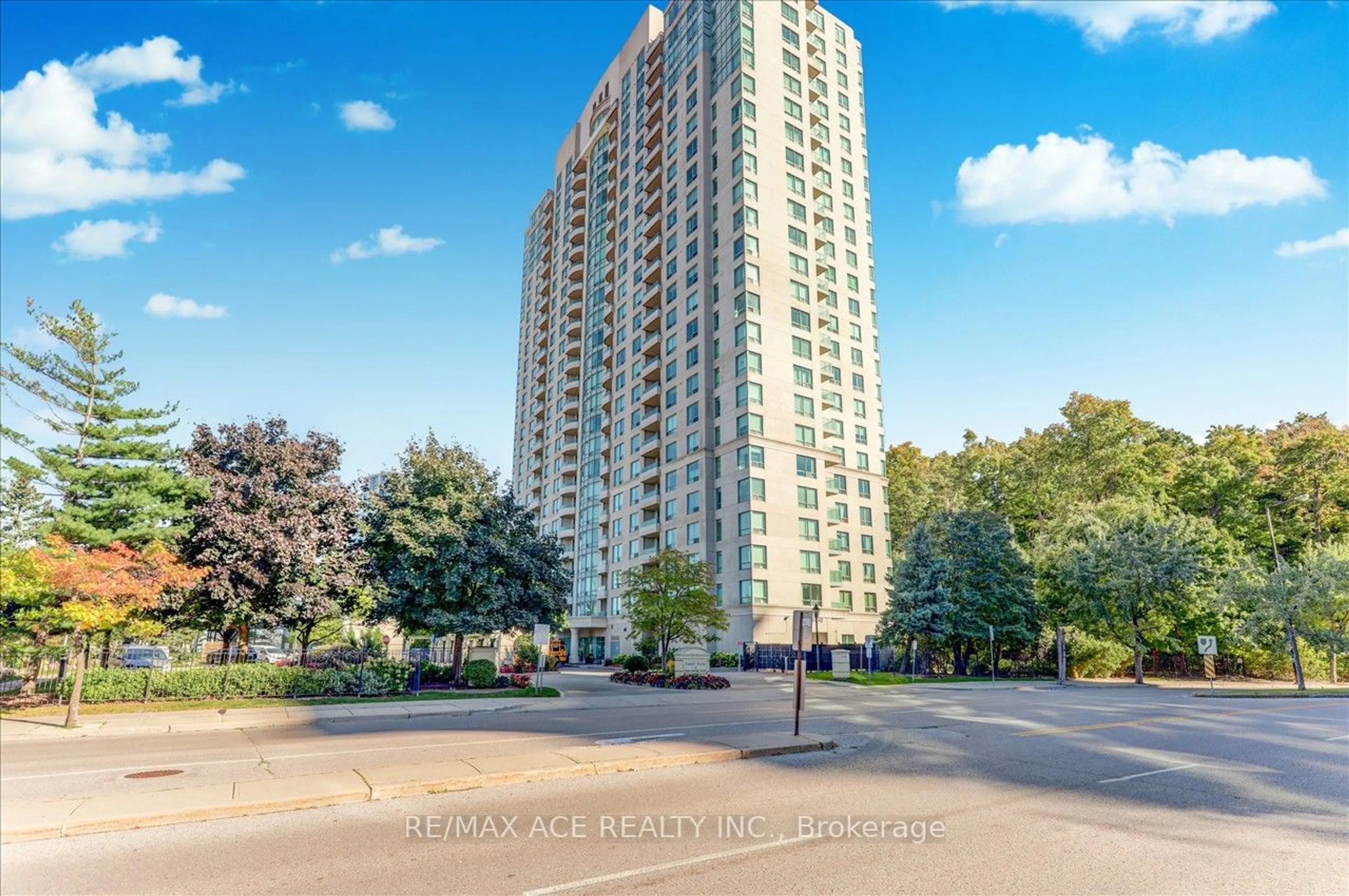 A pic from exterior of the house or condo, the front or back of building for 61 Town Centre Crt #2009, Toronto Ontario M1P 5C5