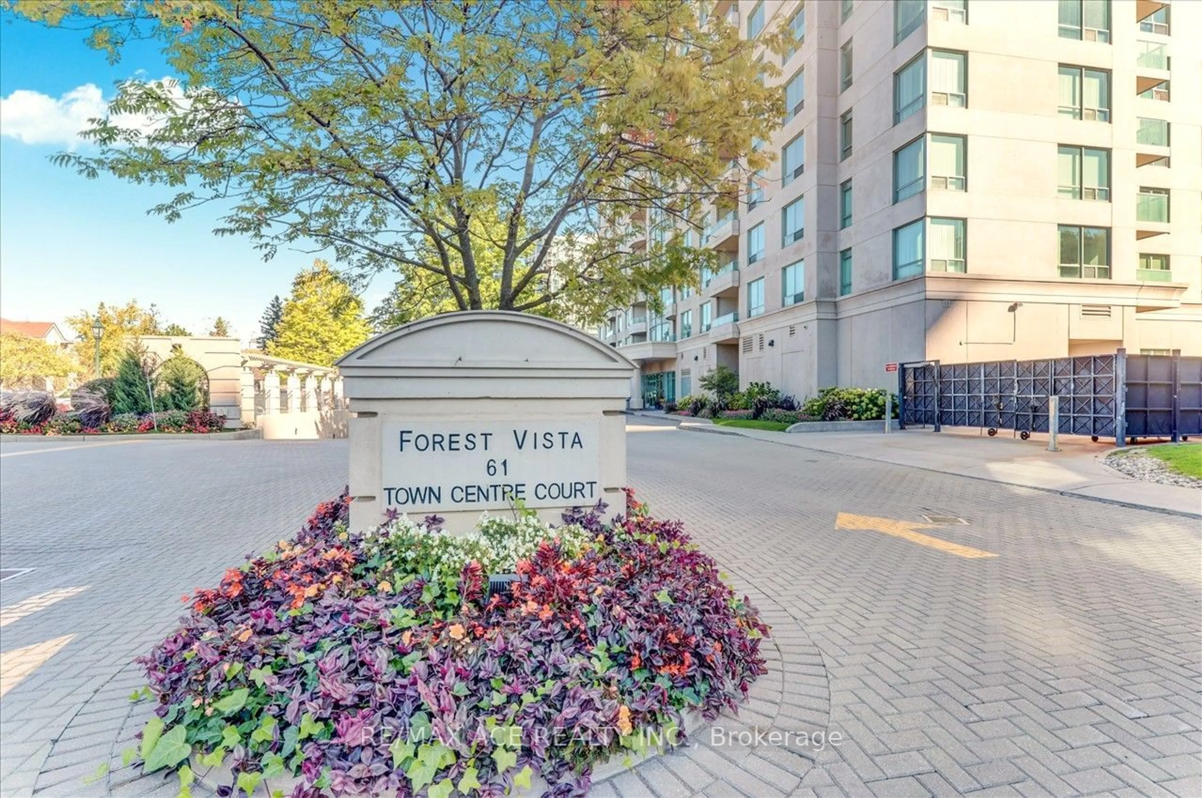 A pic from exterior of the house or condo, the street view for 61 Town Centre Crt #2009, Toronto Ontario M1P 5C5