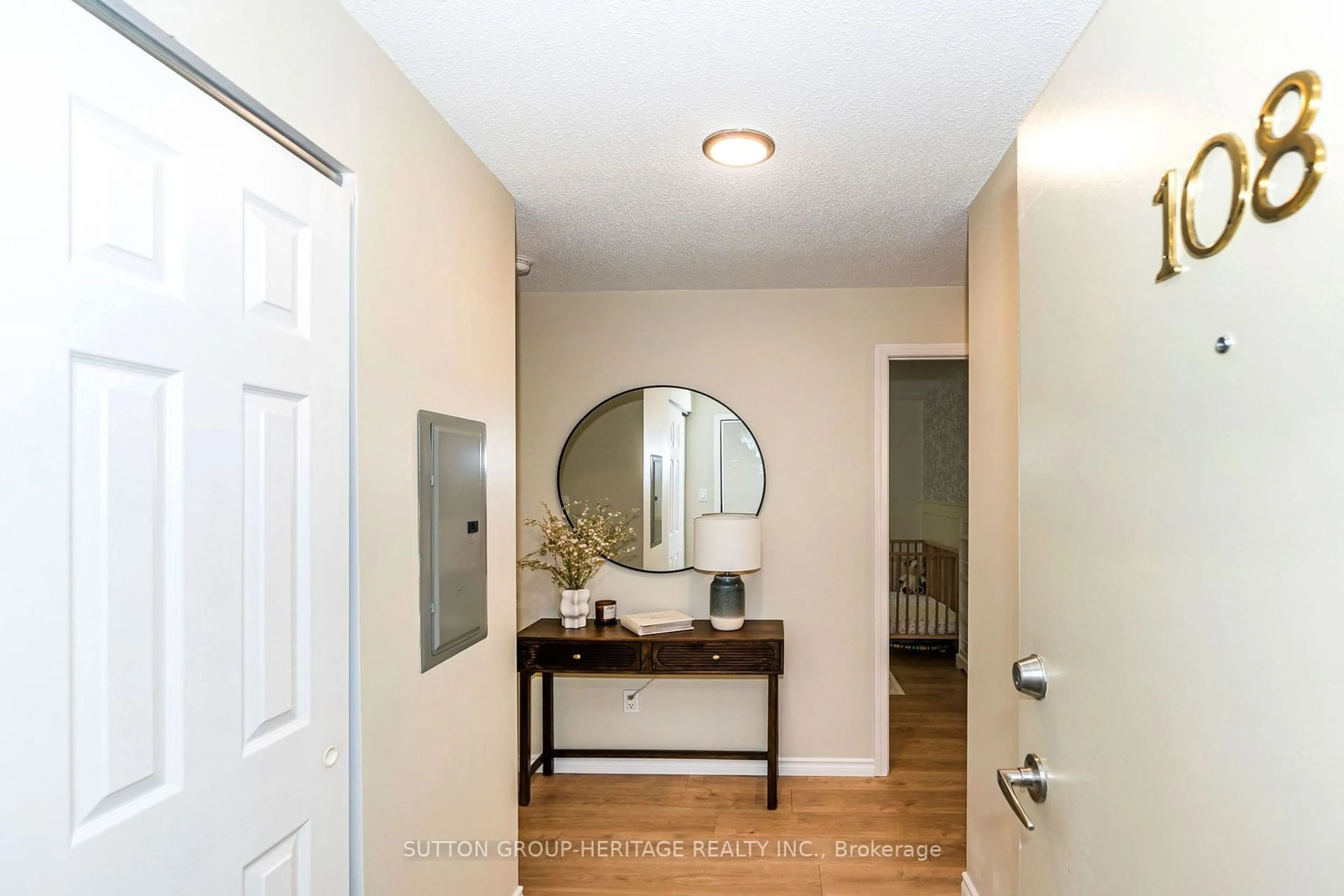 Indoor entryway, wood floors for 83 Aspen Springs Dr #108, Clarington Ontario L1C 5J7