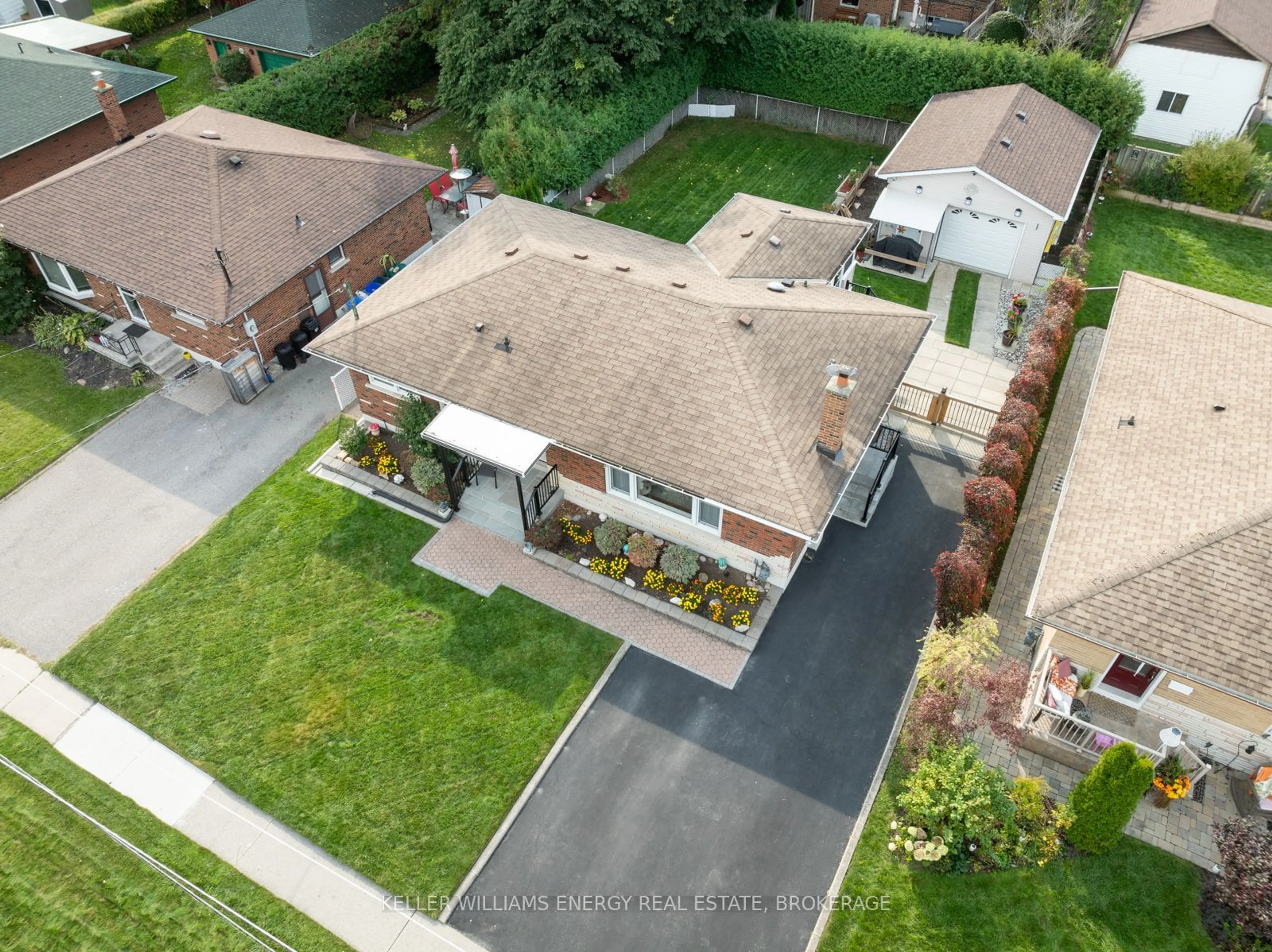 Frontside or backside of a home, the street view for 126 Eastmount St, Oshawa Ontario L1G 6K6