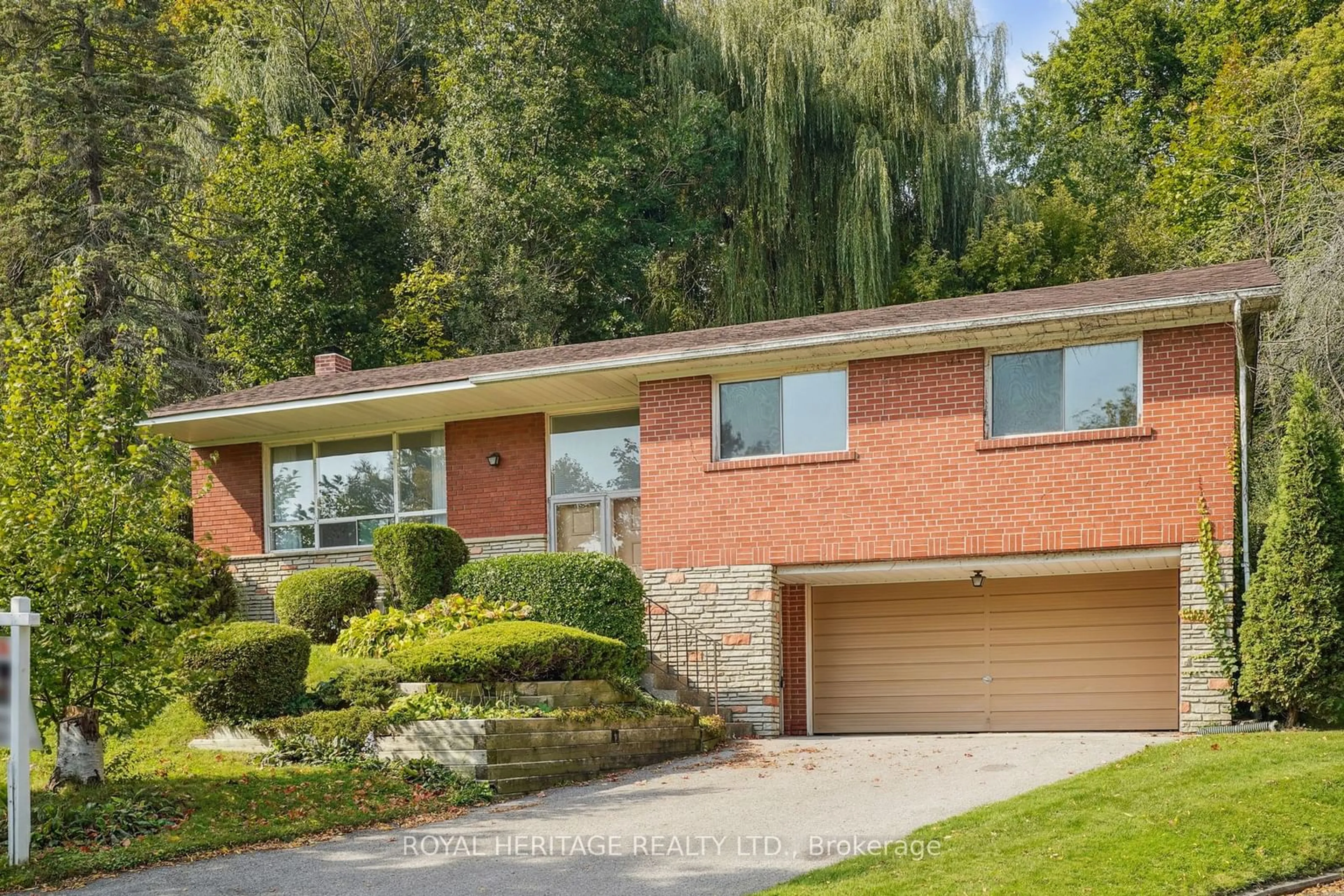 Home with brick exterior material for 18 Grandor Crt, Toronto Ontario M1E 1E1