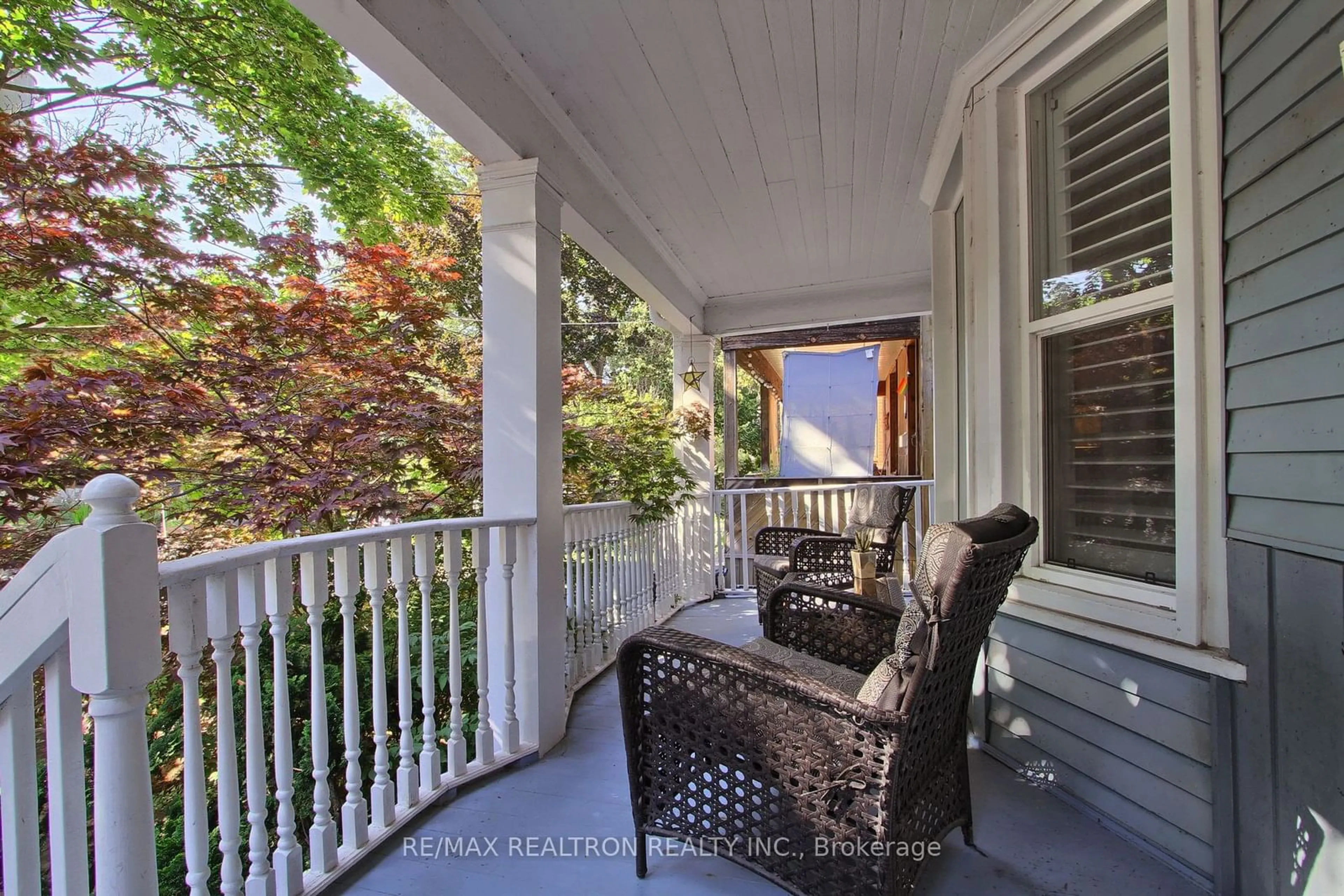 Patio, cottage for 9 Herbert Ave, Toronto Ontario M4L 3P8