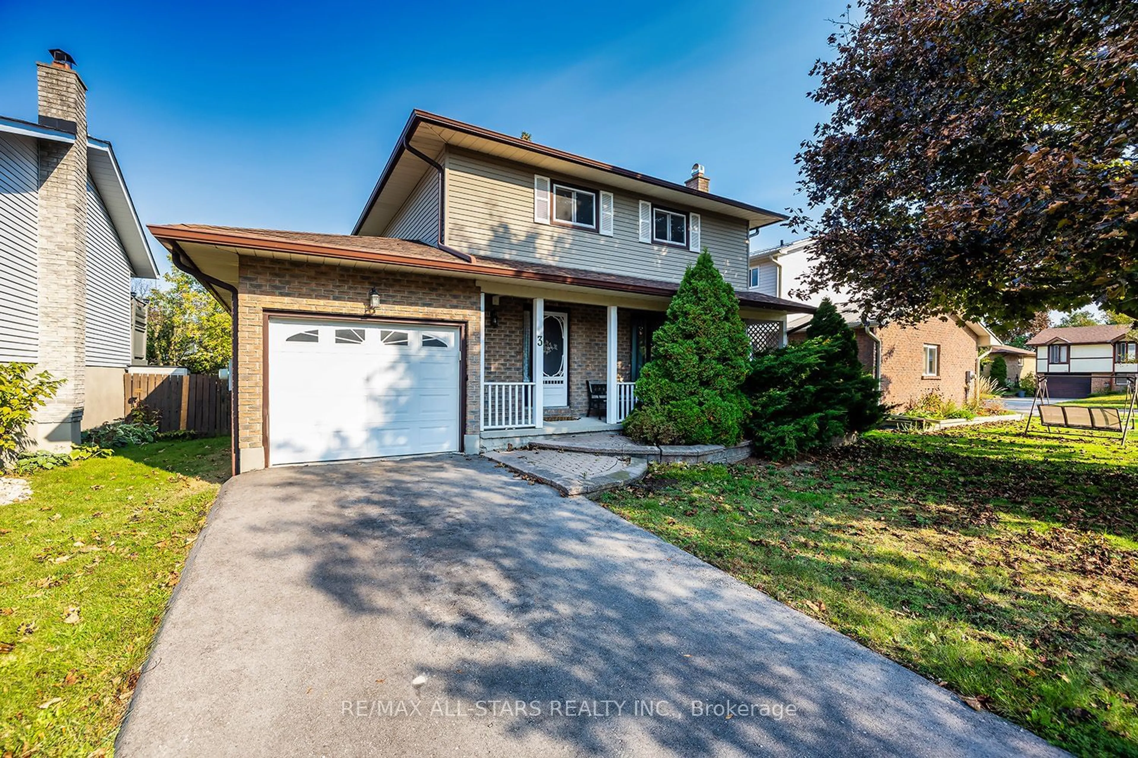 Frontside or backside of a home, the street view for 3 Applewood Cres, Scugog Ontario L9L 1G7