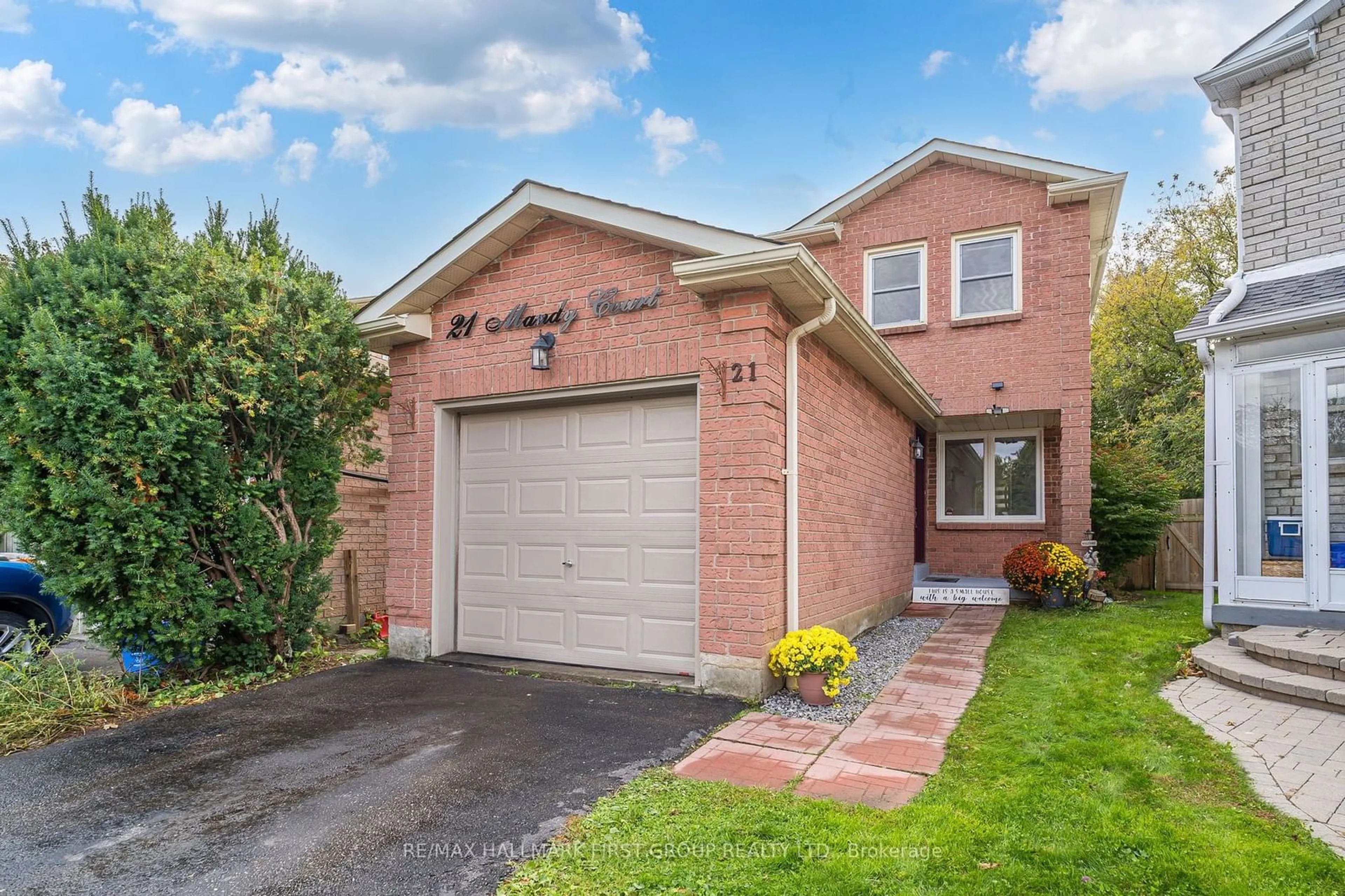 Home with brick exterior material for 21 Mandy Crt, Whitby Ontario L1N 8X6