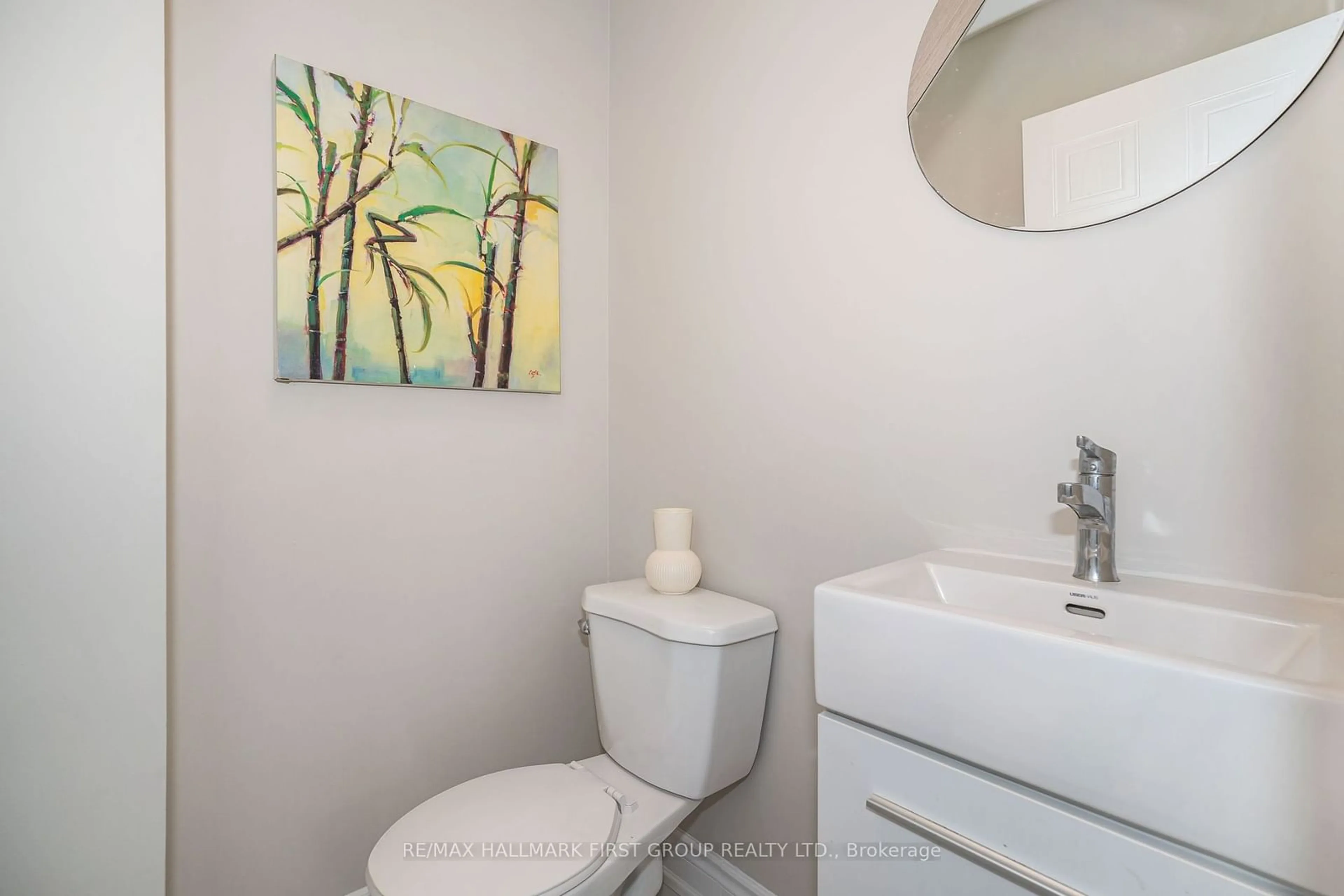 Standard bathroom for 21 Mandy Crt, Whitby Ontario L1N 8X6