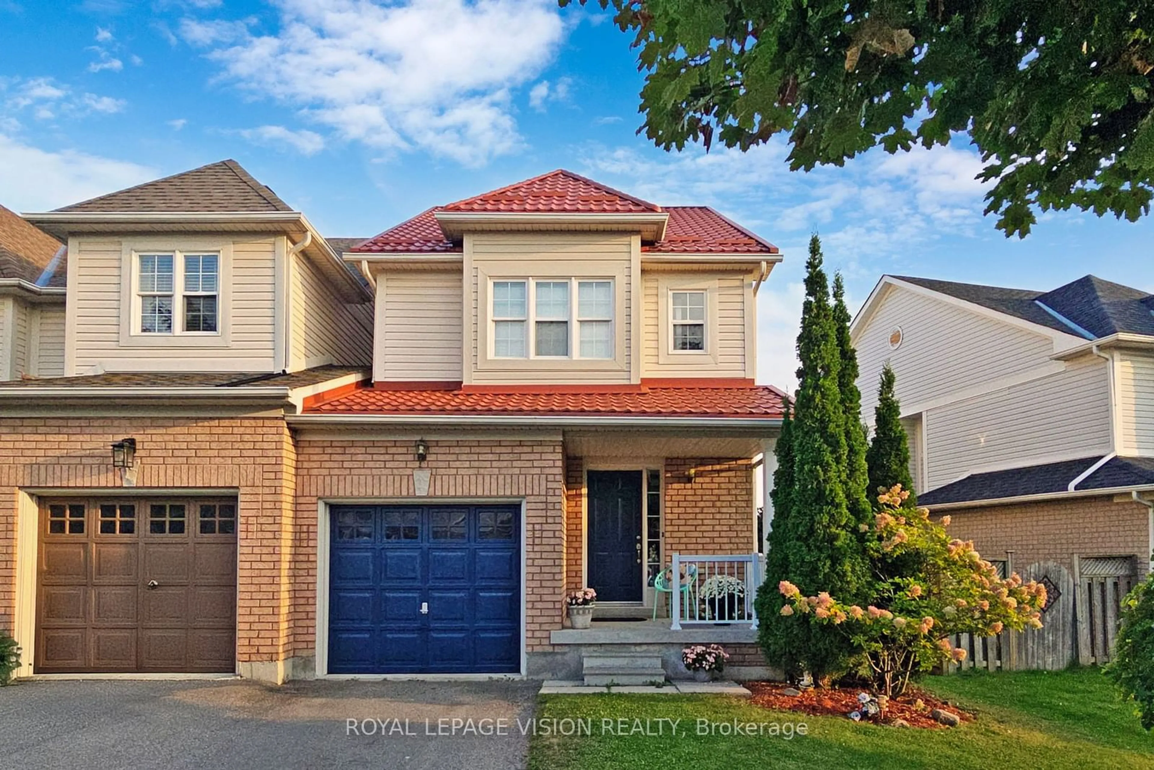 A pic from exterior of the house or condo, the street view for 180 Kirkland Pl, Whitby Ontario L1P 1X3