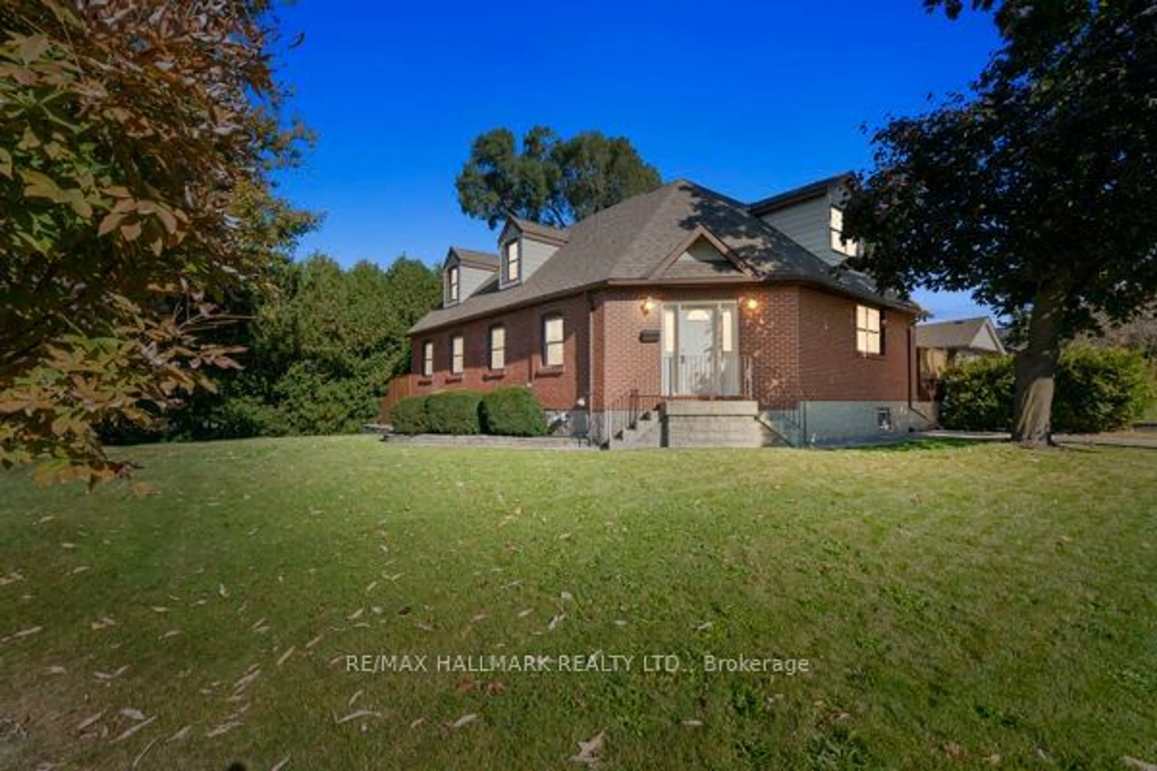 Frontside or backside of a home, cottage for 1 Squires Ave, Toronto Ontario M4B 2R2