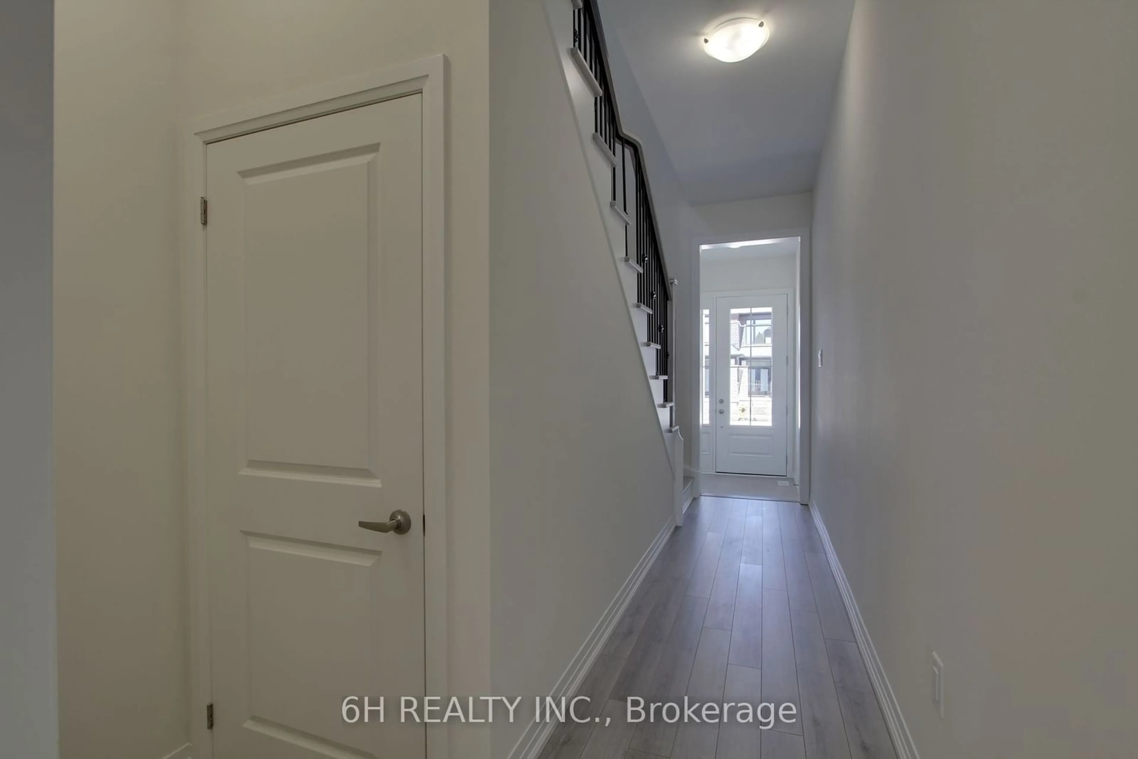 Indoor entryway, not visible floor for 2608 Hibiscus Dr, Pickering Ontario L1X 0L8