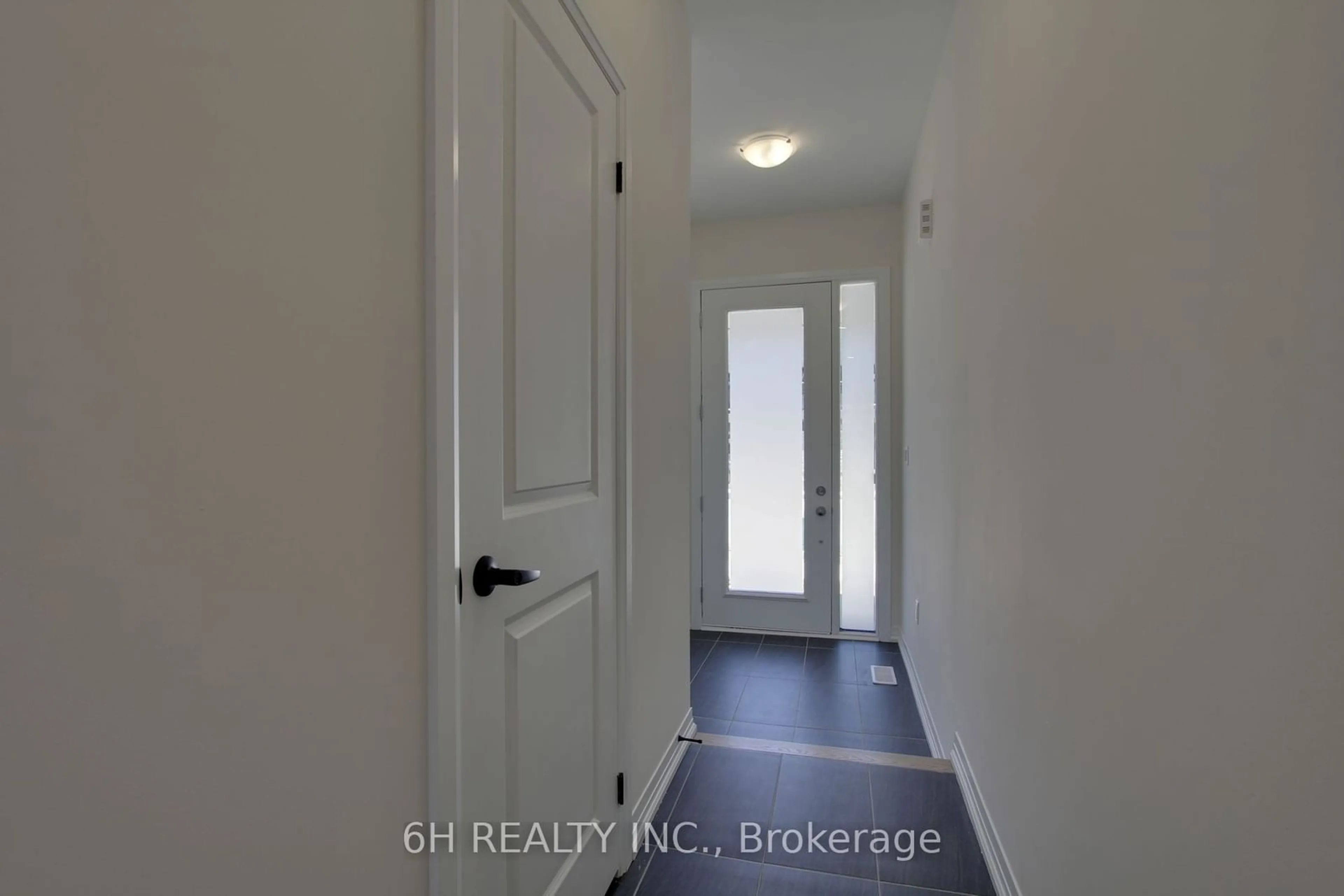 Indoor entryway, not visible floor for 2612 Hibiscus Dr, Pickering Ontario L1X 0L8