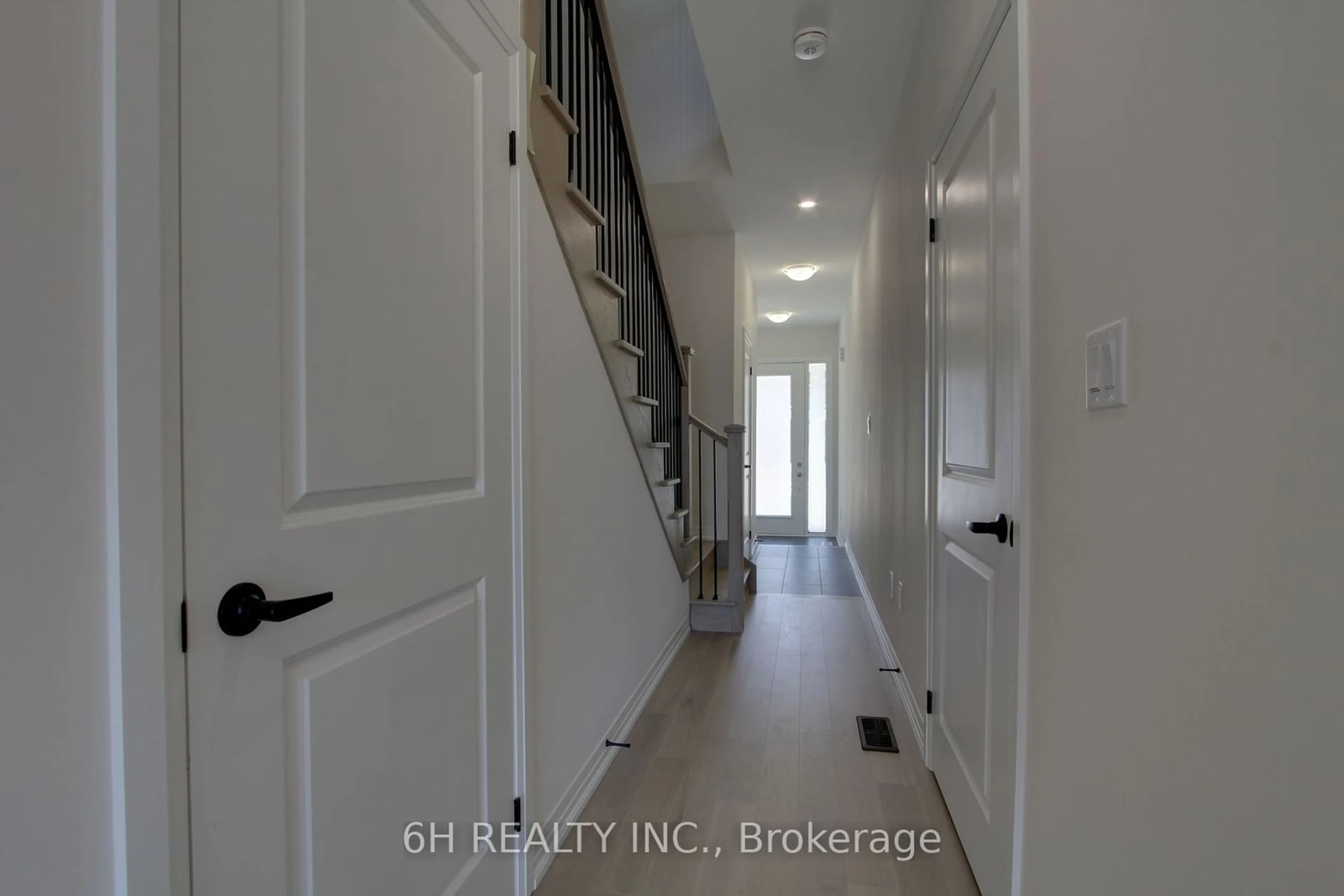 Indoor entryway, not visible floor for 2612 Hibiscus Dr, Pickering Ontario L1X 0L8