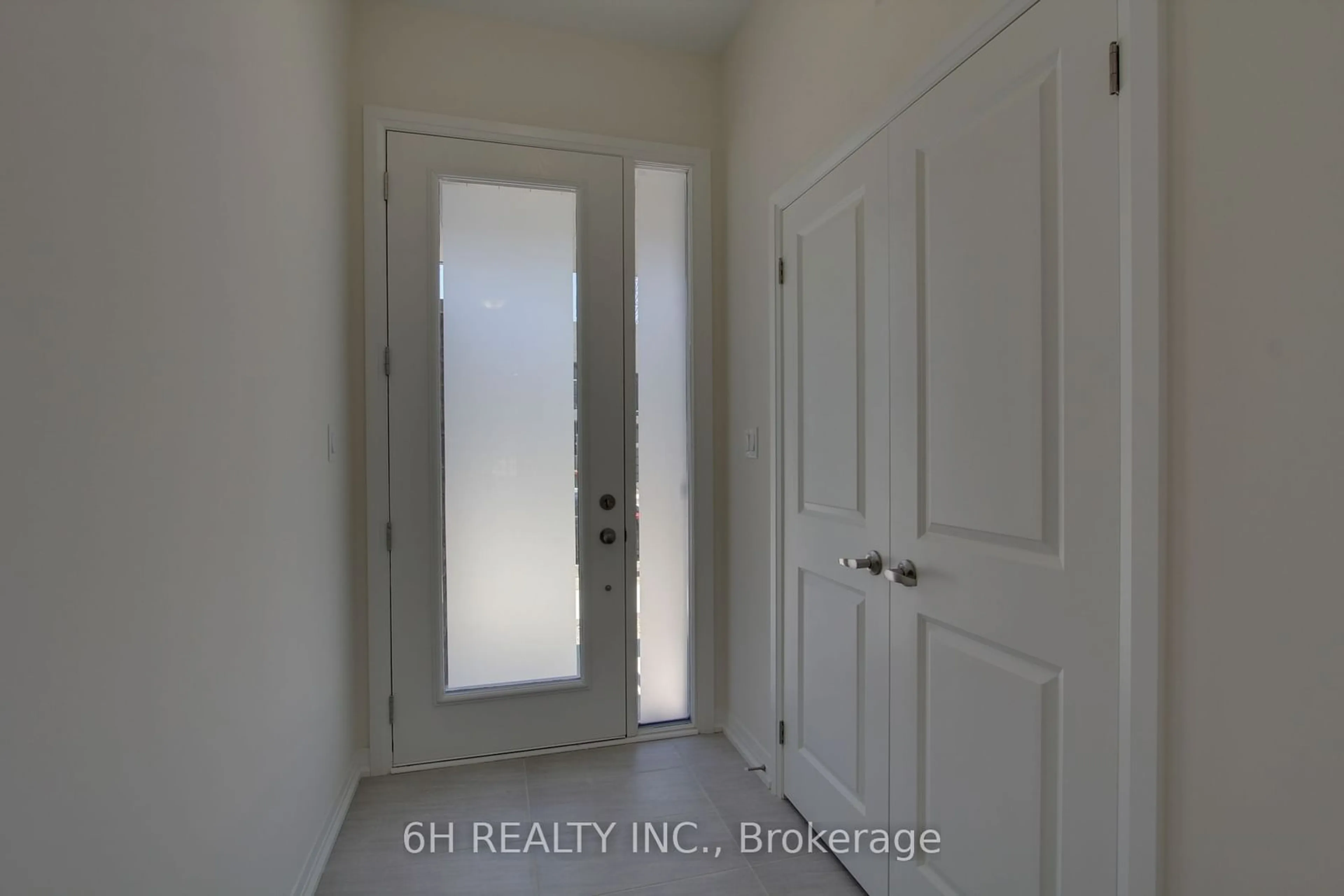 Indoor entryway, not visible floor for 2610 Hibiscus Dr, Pickering Ontario L1X 0L8