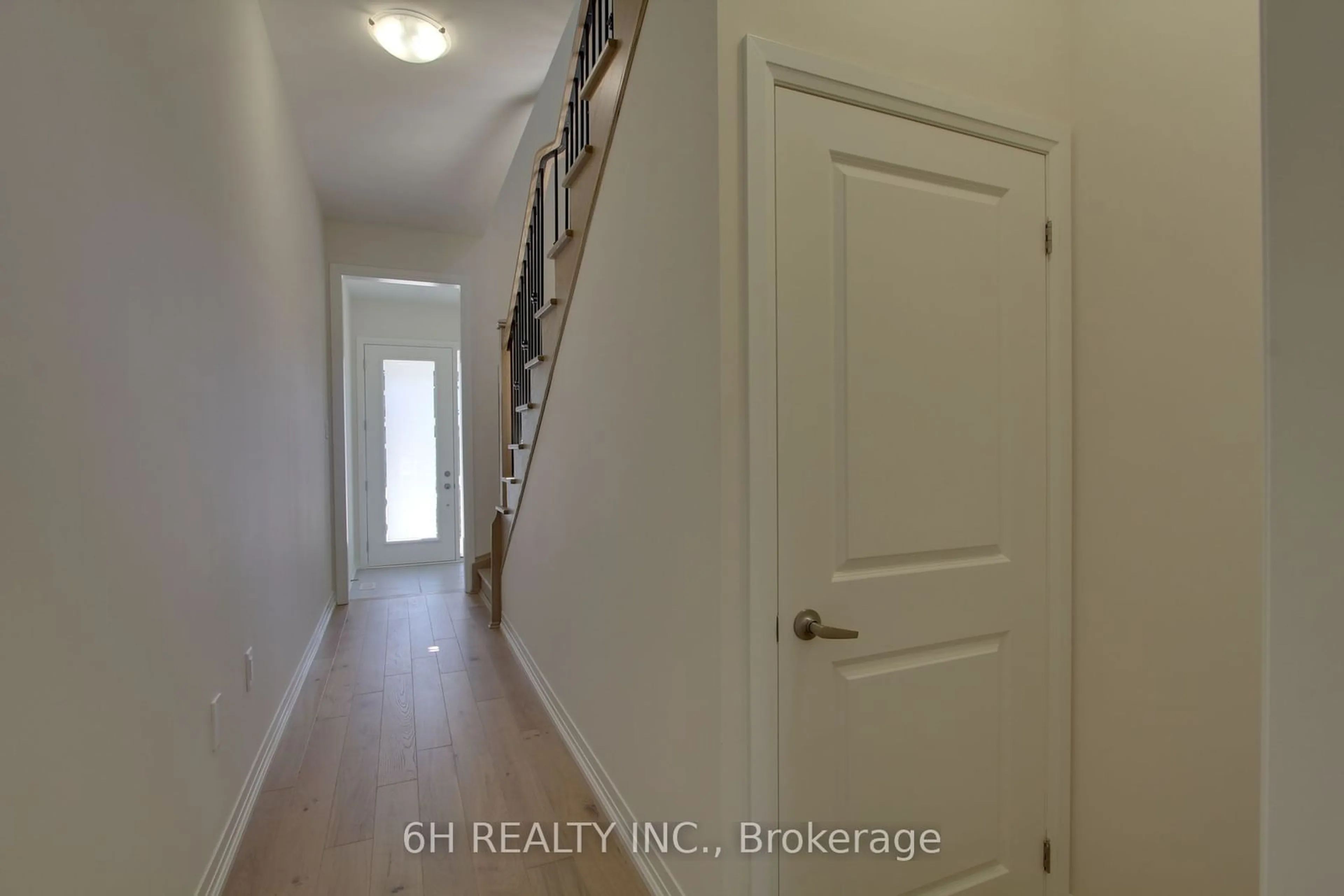 Indoor entryway, unknown floor for 2610 Hibiscus Dr, Pickering Ontario L1X 0L8