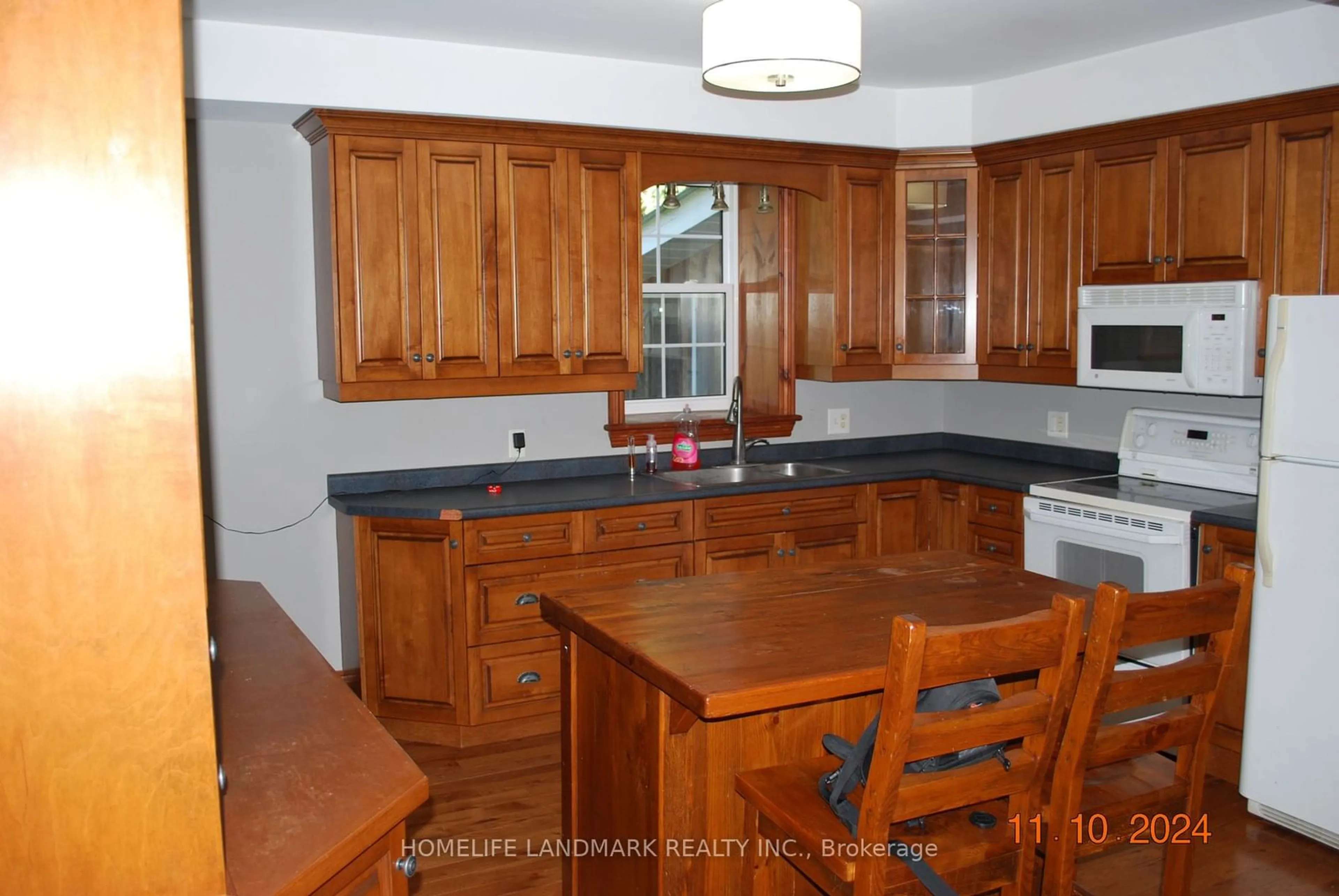 Standard kitchen, wood floors, cottage for 3548 Concession Road 7 Rd, Clarington Ontario L0B 1M0