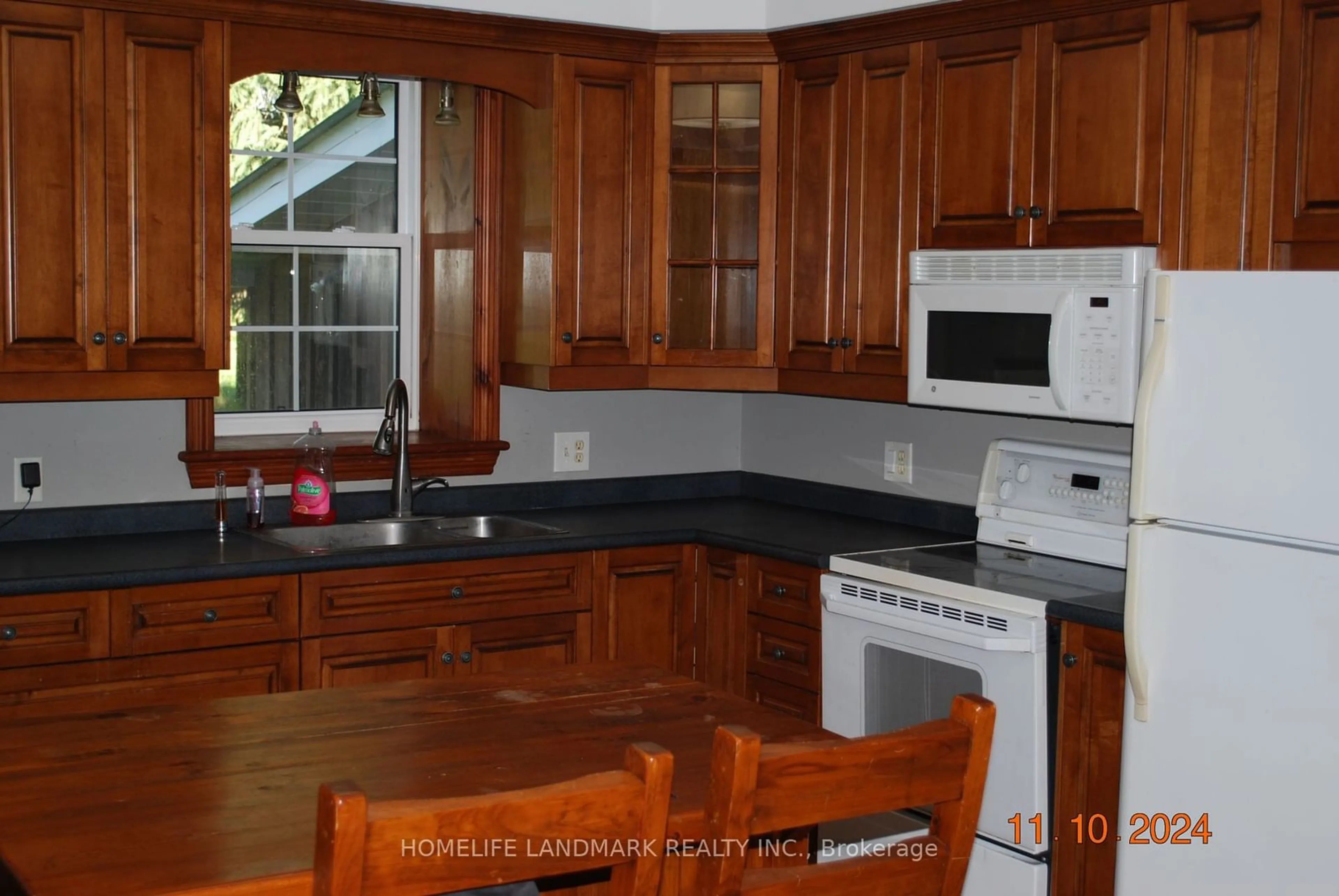 Standard kitchen, wood floors, cottage for 3548 Concession Road 7 Rd, Clarington Ontario L0B 1M0