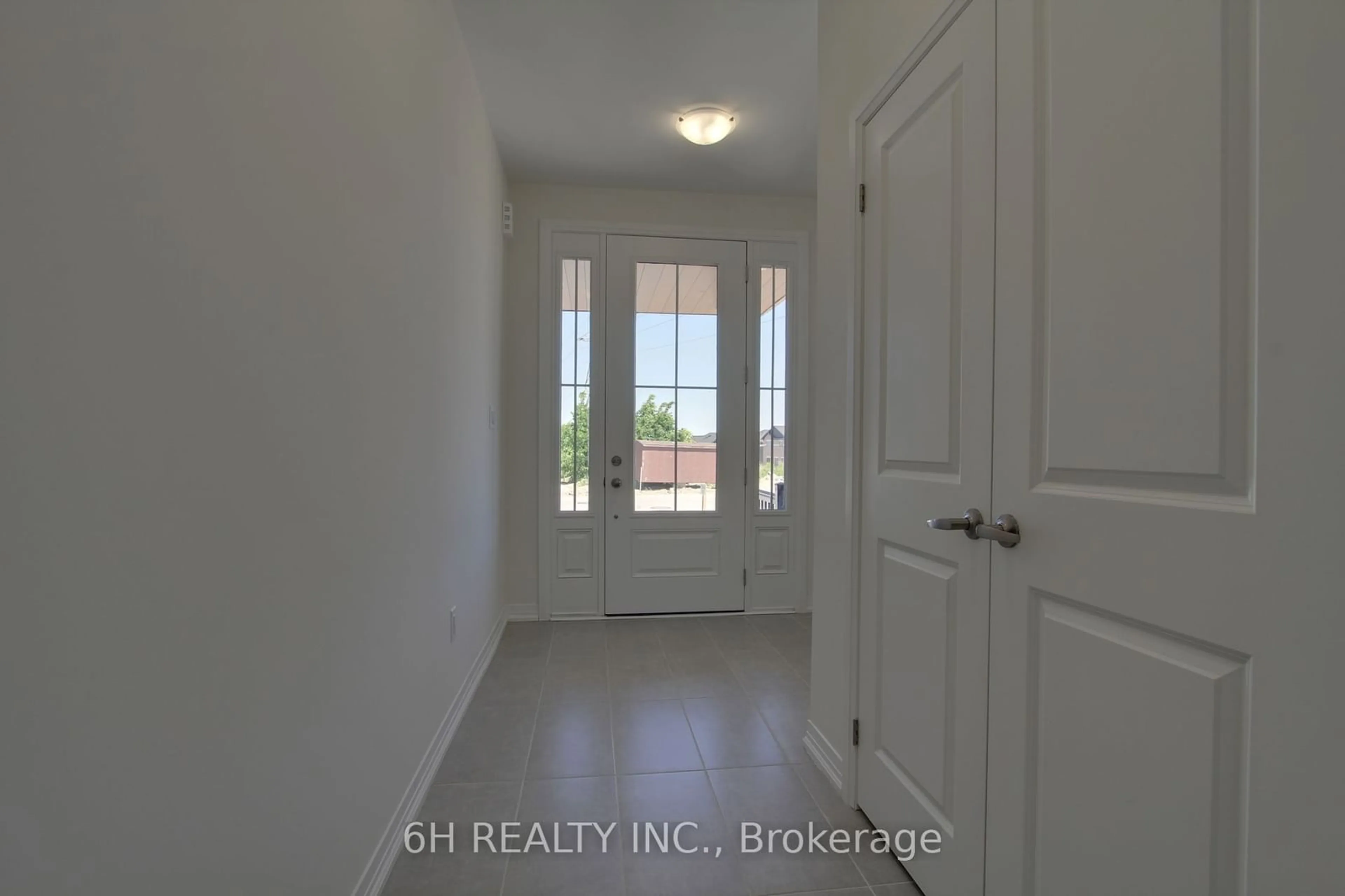 Indoor entryway, not visible floor for 2602 Hibiscus Dr, Pickering Ontario L1X 0L8