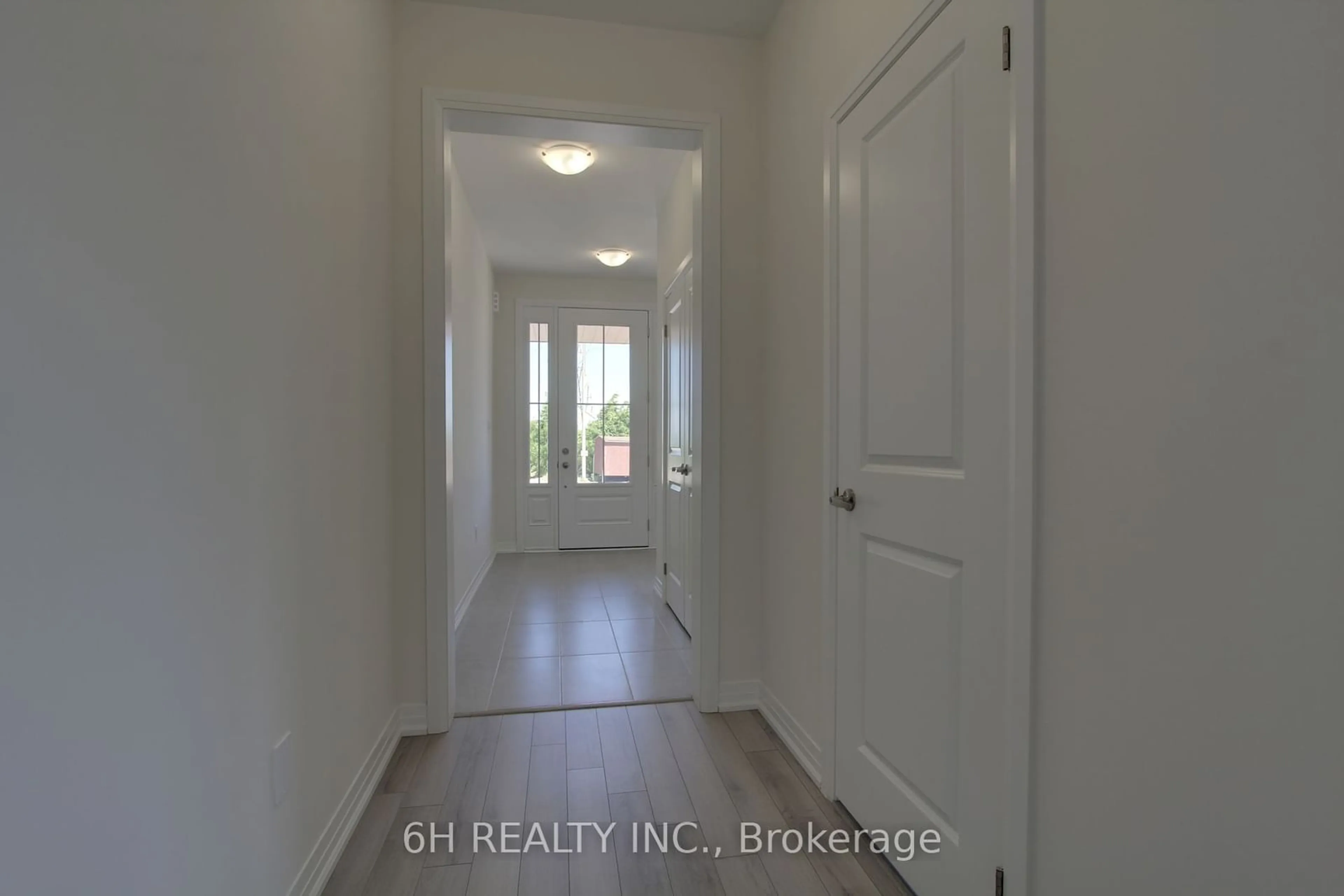 Indoor entryway, not visible floor for 2602 Hibiscus Dr, Pickering Ontario L1X 0L8