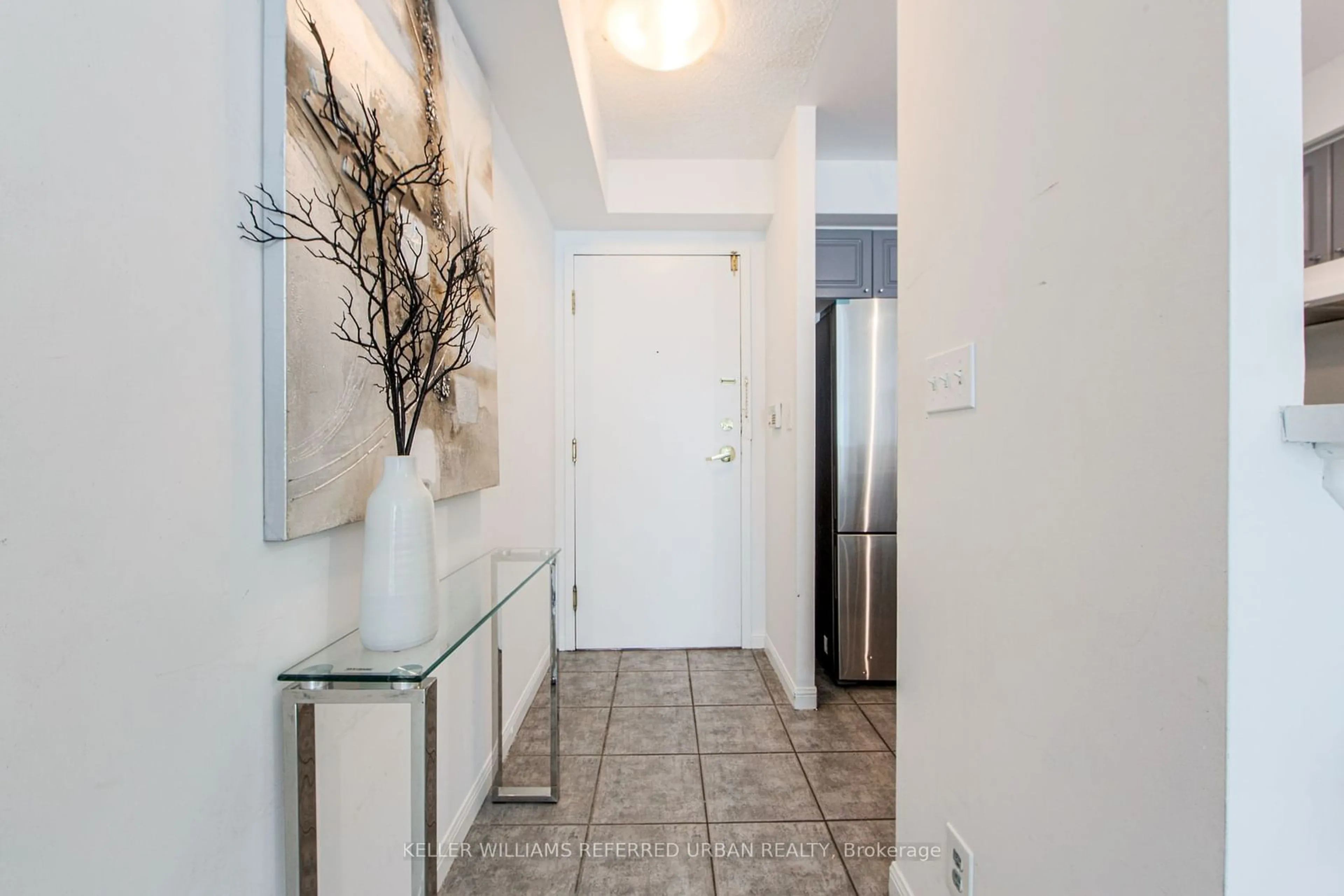 Indoor entryway, wood floors for 11 Lee Centre Dr #703, Toronto Ontario M1H 3J5