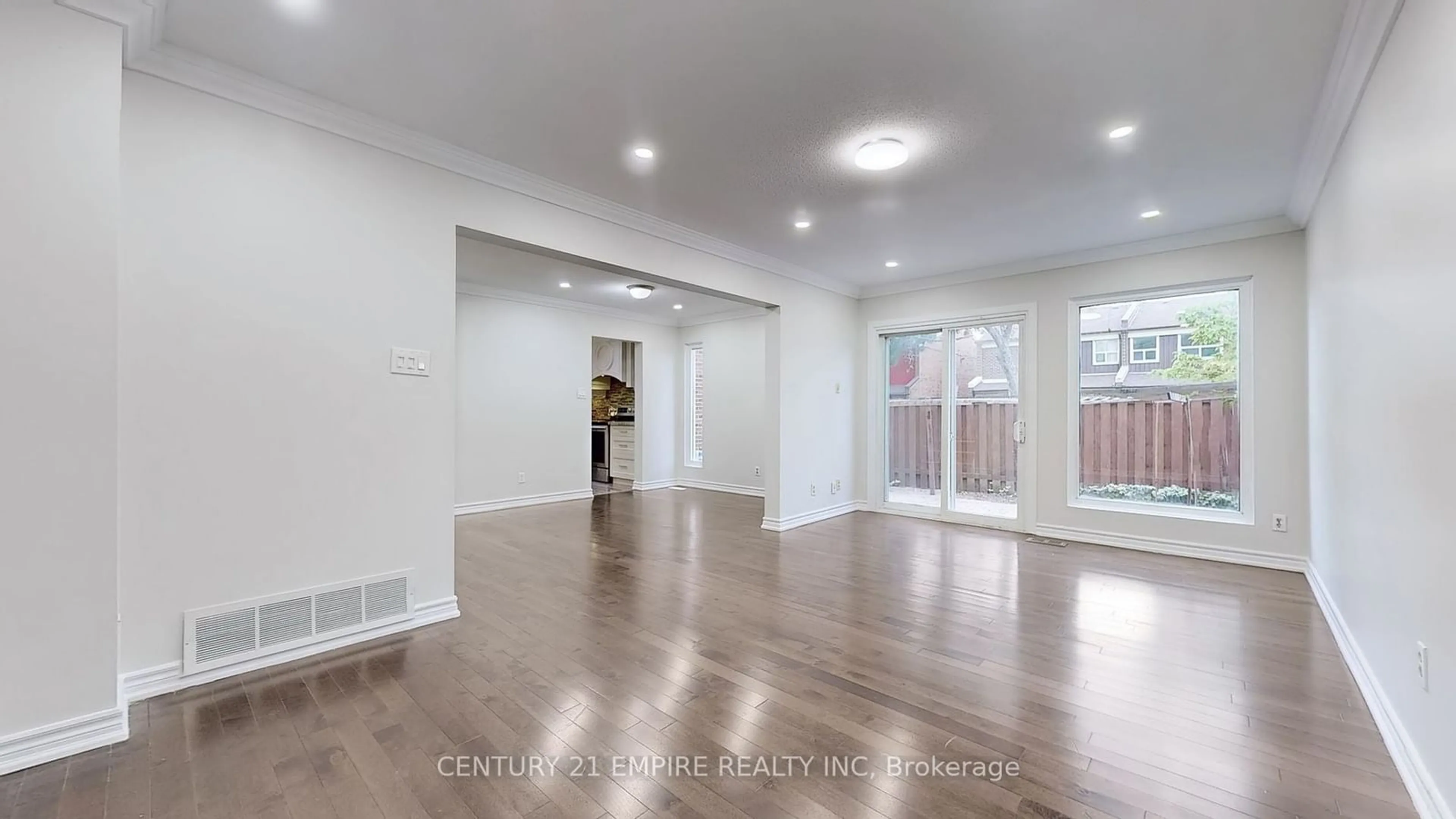 Indoor entryway, wood floors for 124 Dusay Pl #155, Toronto Ontario M1W 2N2