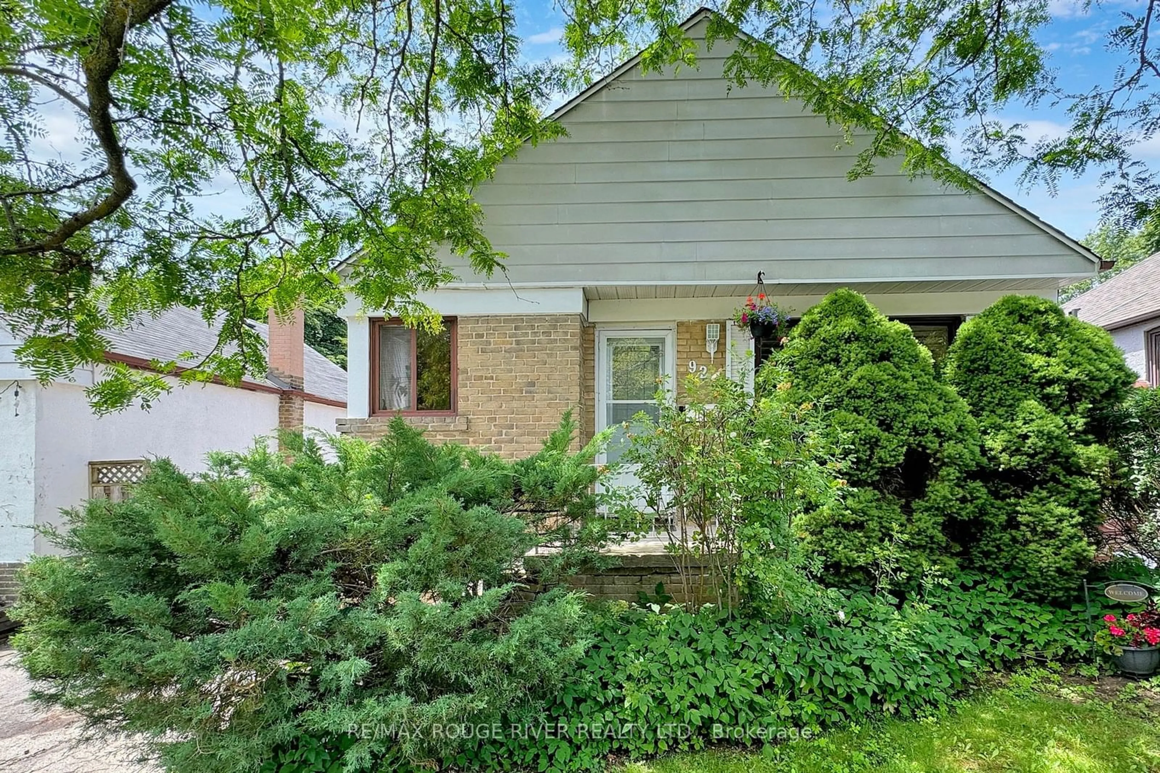 A pic from exterior of the house or condo, cottage for 92 Eastville Ave, Toronto Ontario M2M 2N9