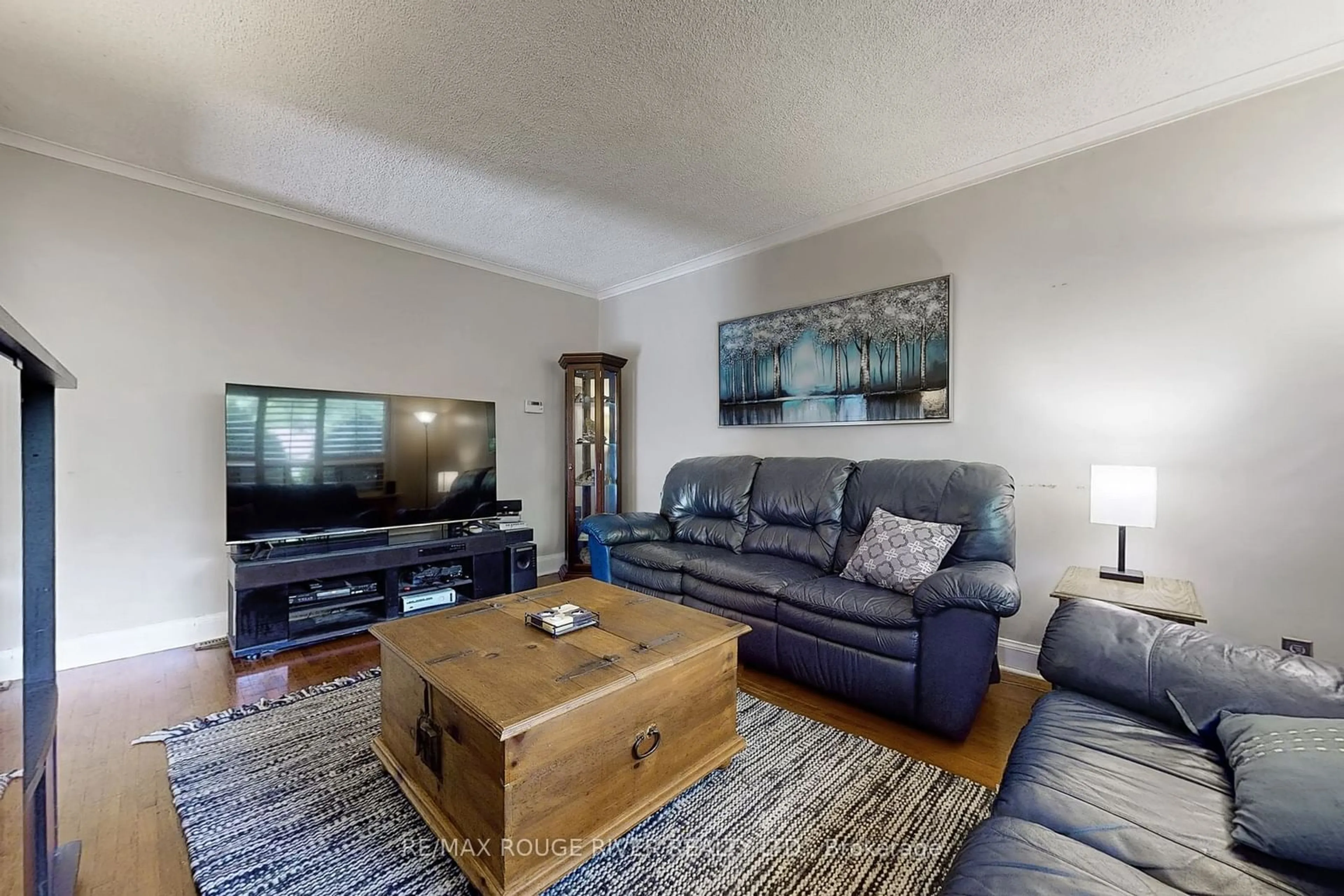 Living room, wood floors for 92 Eastville Ave, Toronto Ontario M2M 2N9