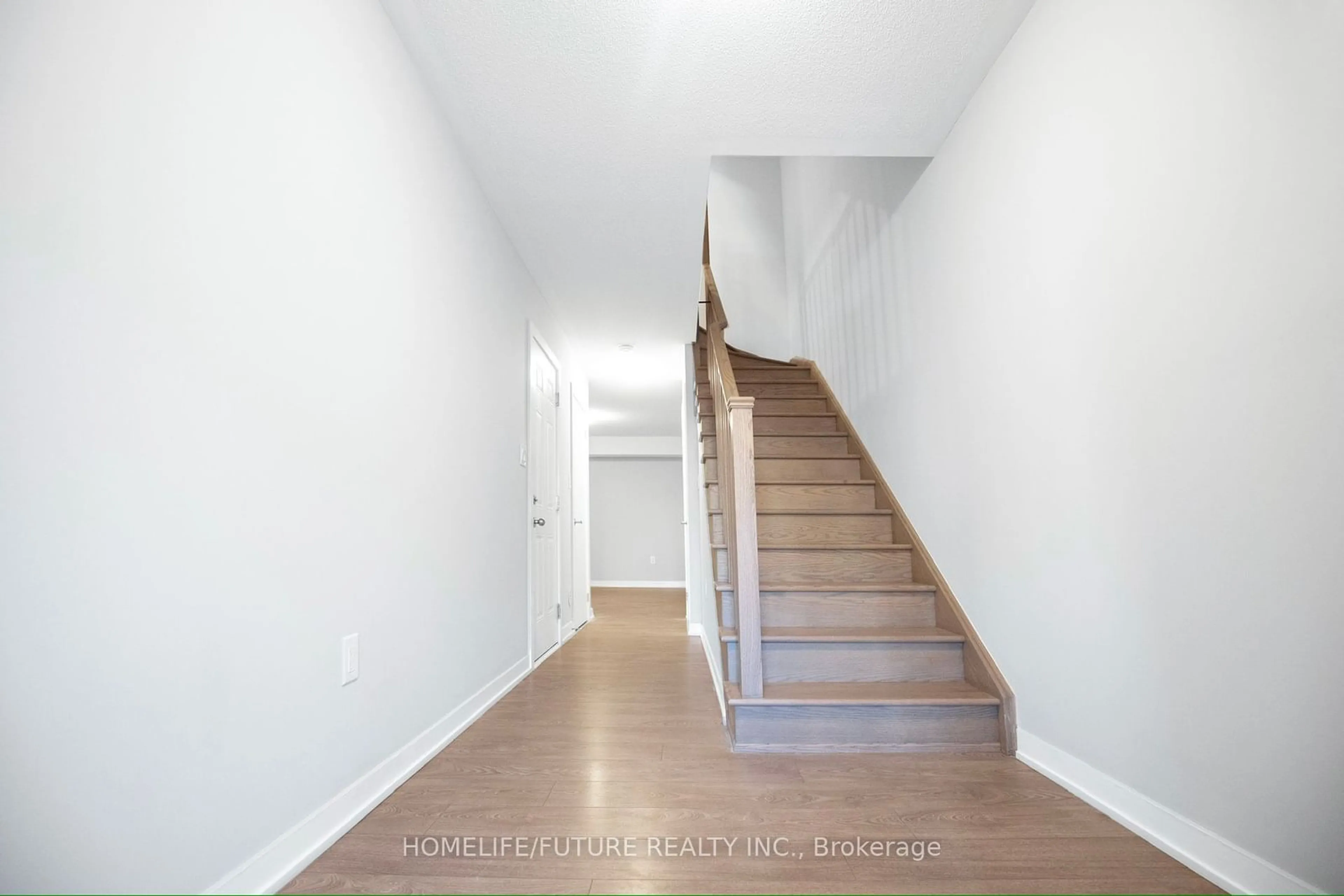 Stairs for 1352 Bradenton Path, Oshawa Ontario L1K 1A9