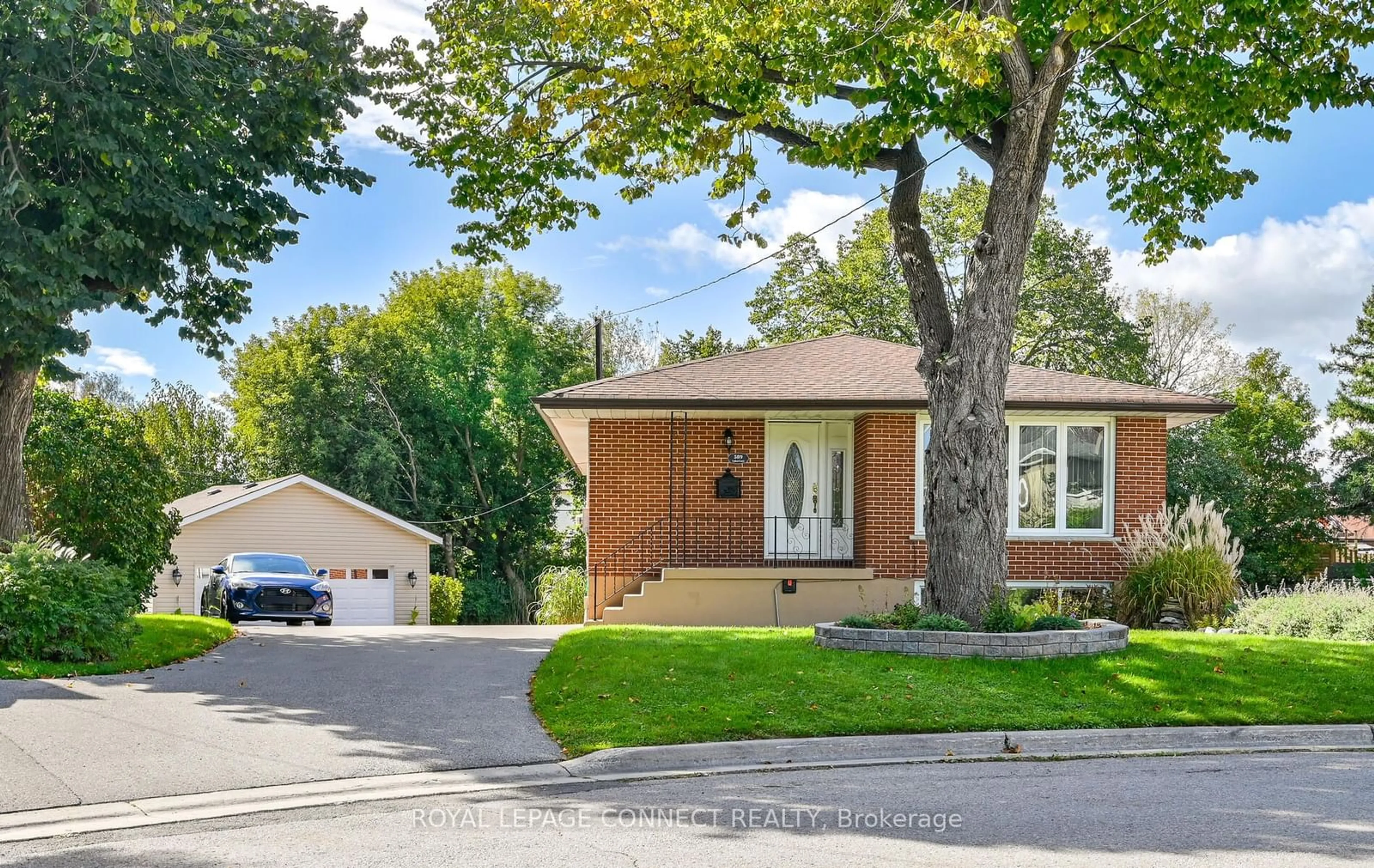 Frontside or backside of a home, cottage for 589 Talbot Crt, Oshawa Ontario L1J 2E9