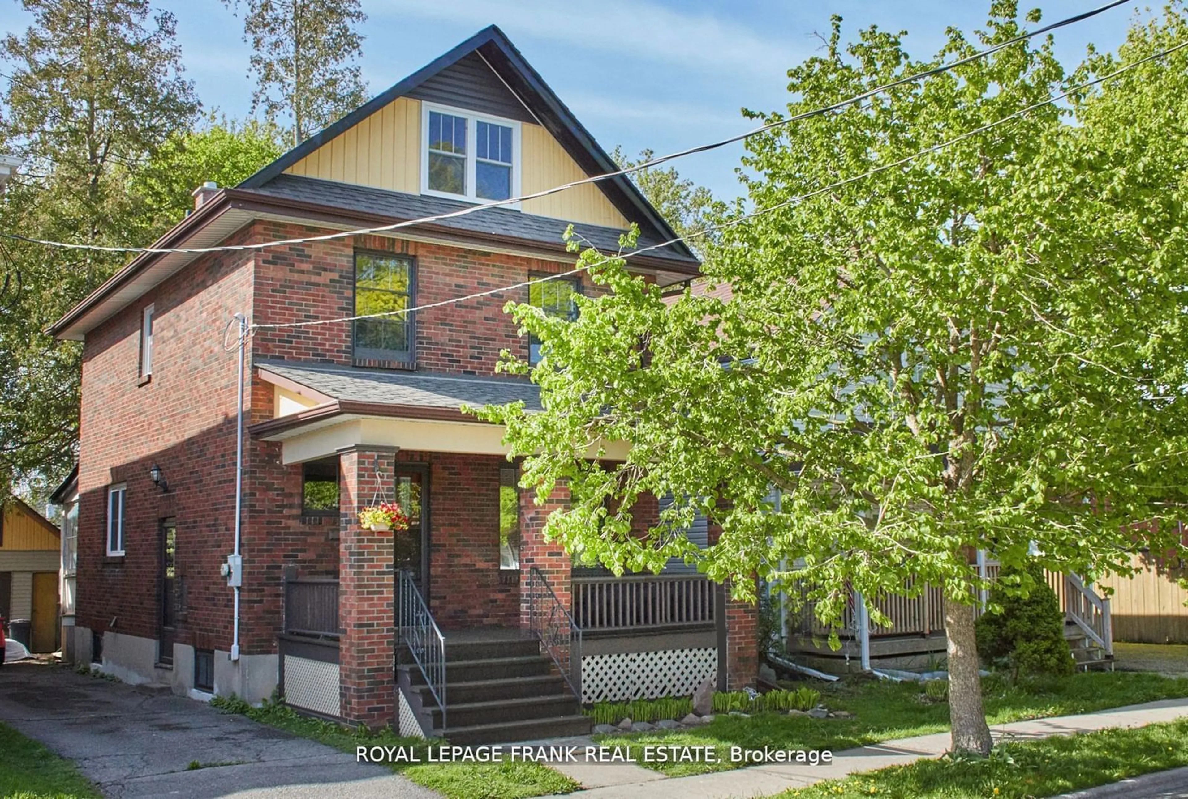 Home with brick exterior material for 95 Agnes St, Oshawa Ontario L1G 1V3