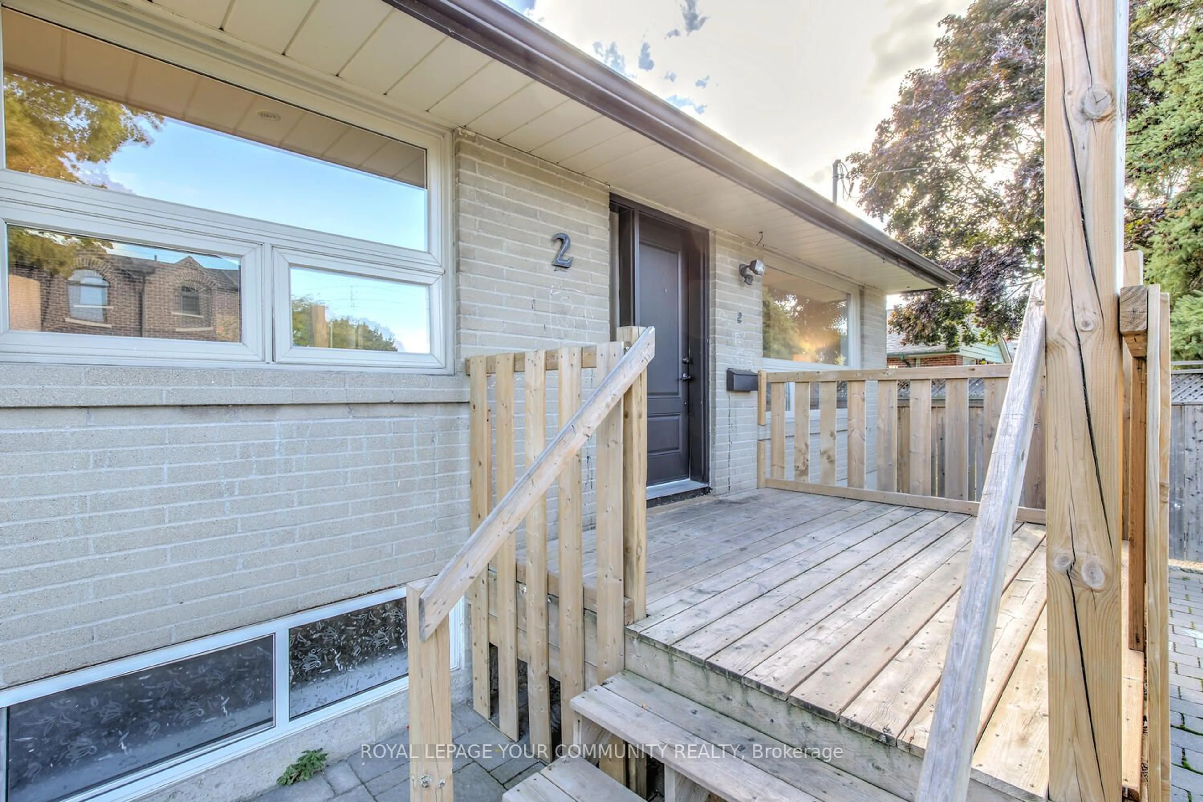 A pic from exterior of the house or condo, cottage for 2 Christina Cres, Toronto Ontario M1R 4H6