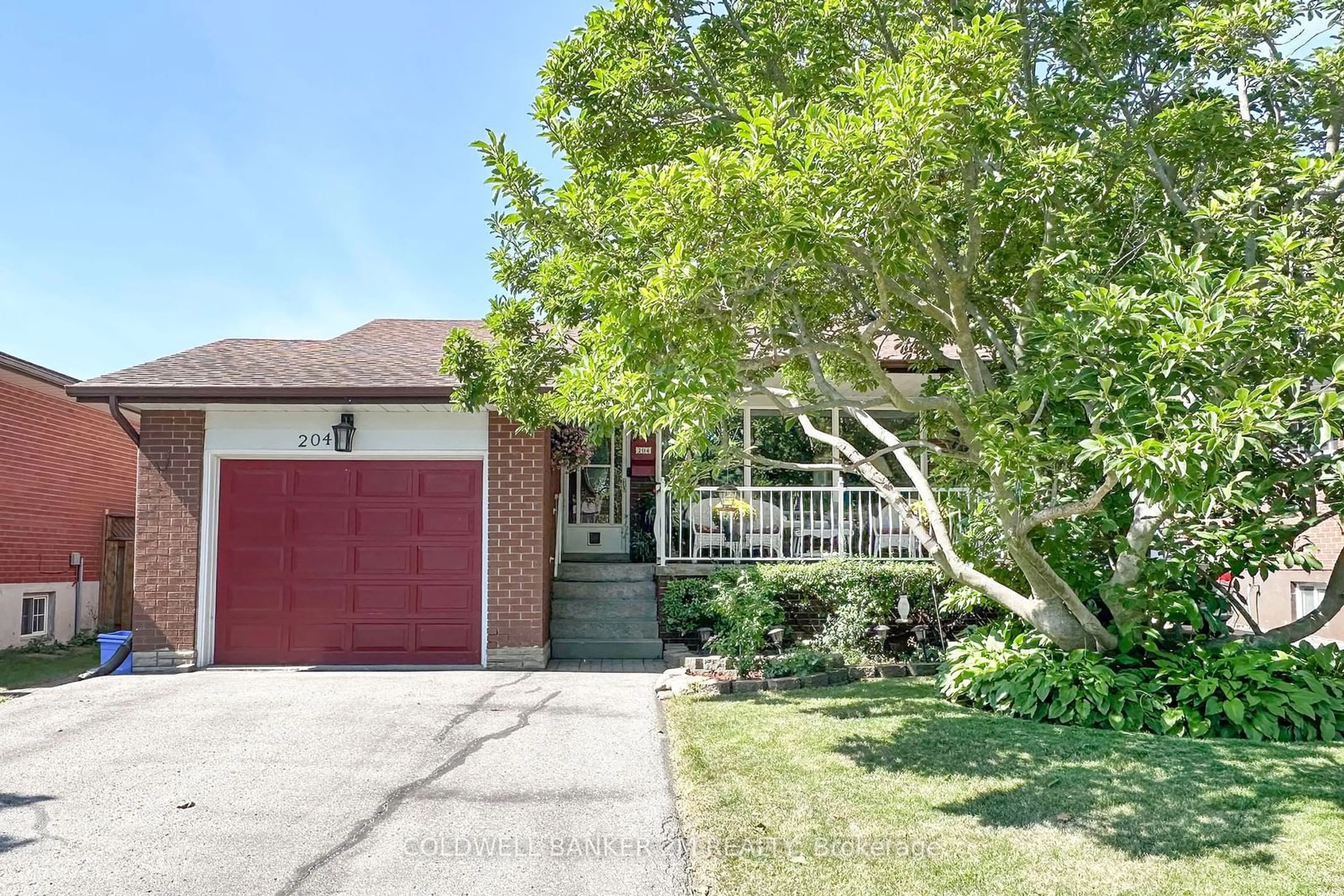 Frontside or backside of a home, cottage for 204 Madawaska Ave, Oshawa Ontario L1J 1E5