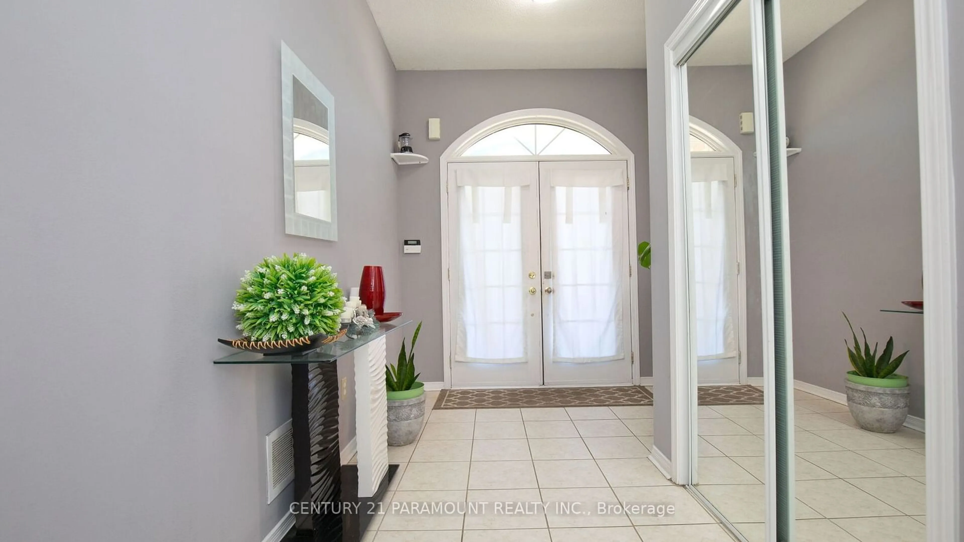 Indoor entryway, wood floors for 58 Misty Hills Tr, Toronto Ontario M1X 2C4