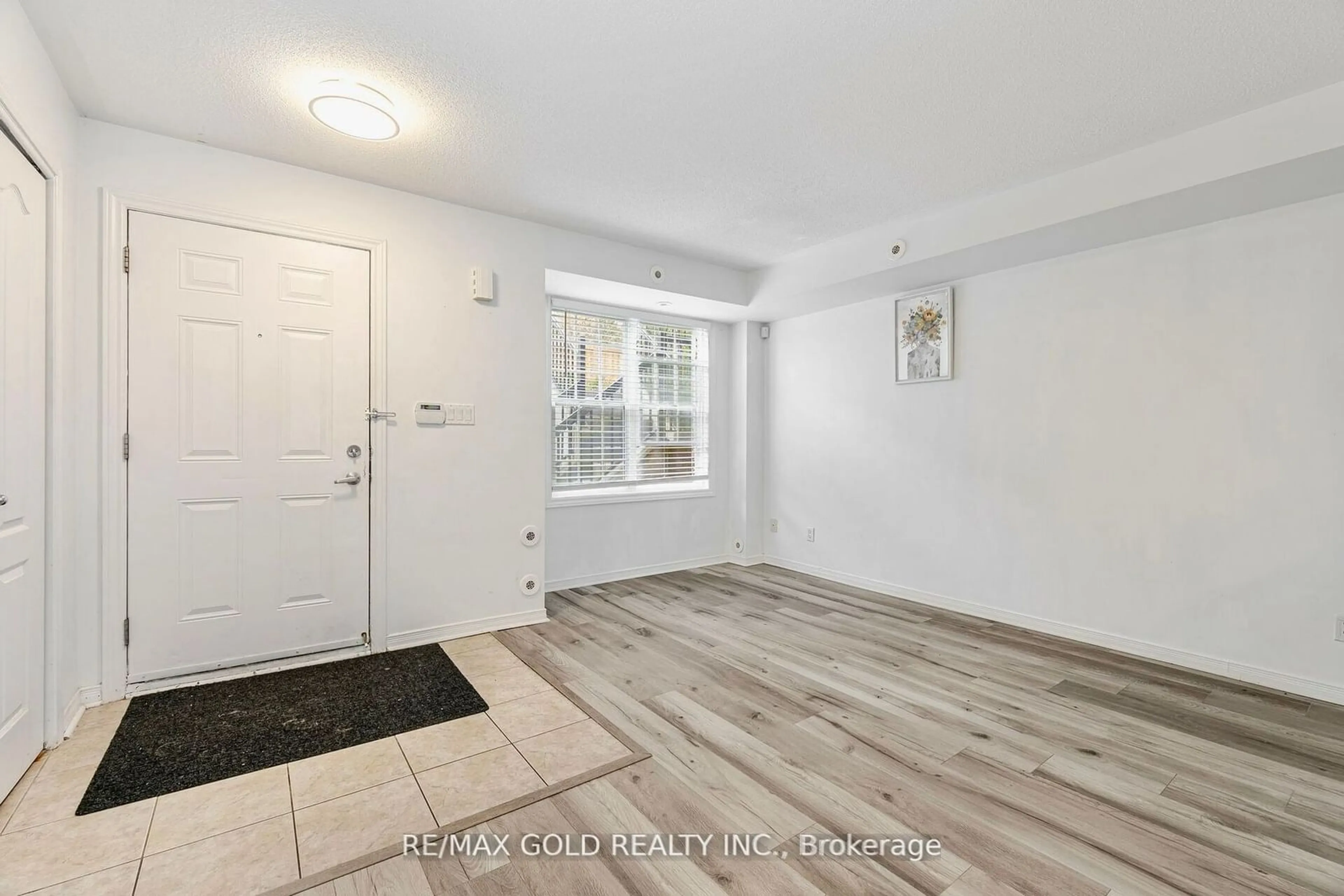 Indoor entryway, wood floors for 15 Strangford Lane #104, Toronto Ontario M1L 0E5